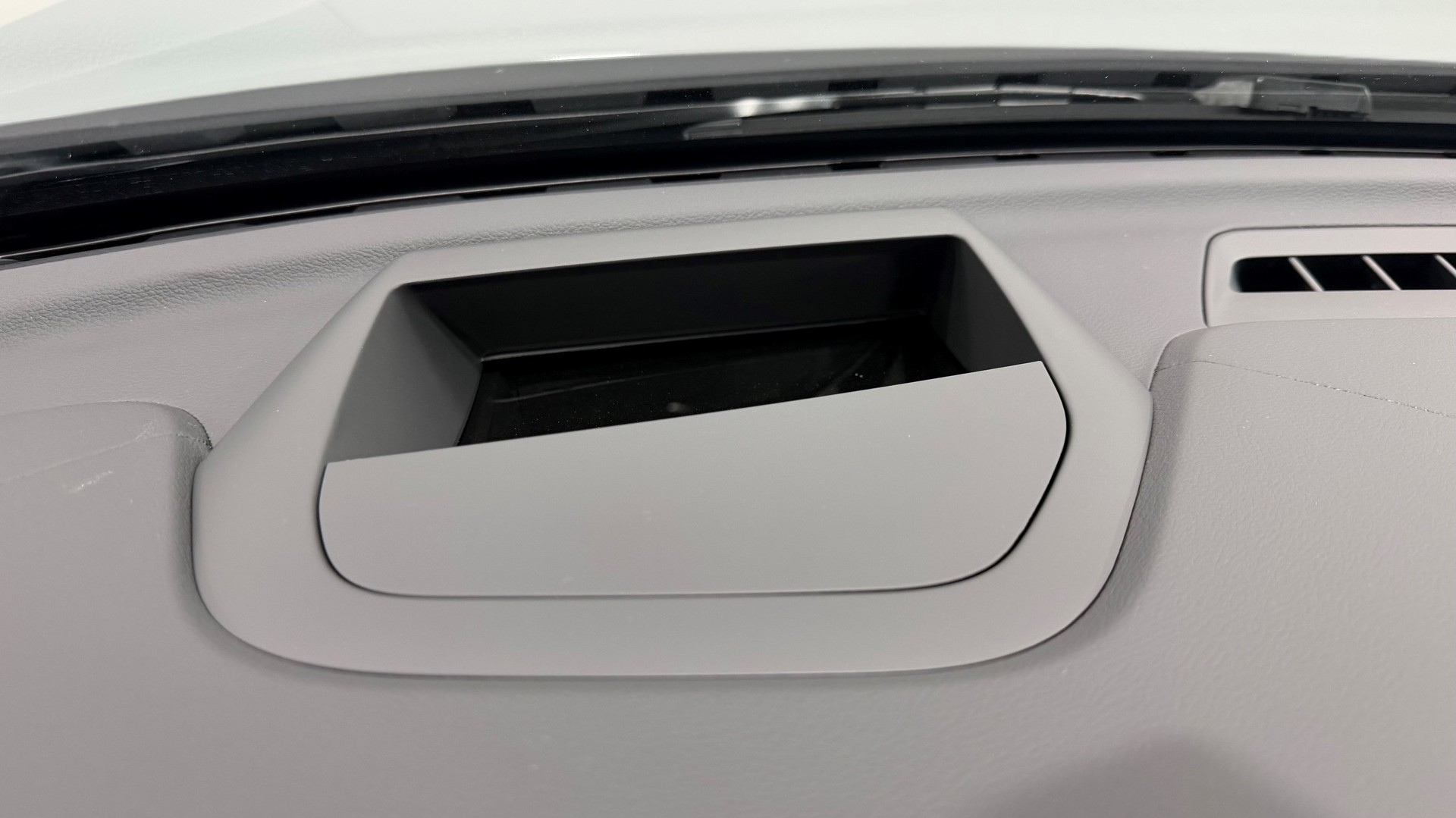 VOLVO XC60 2.0 T8 TE Black Edition e-image-16