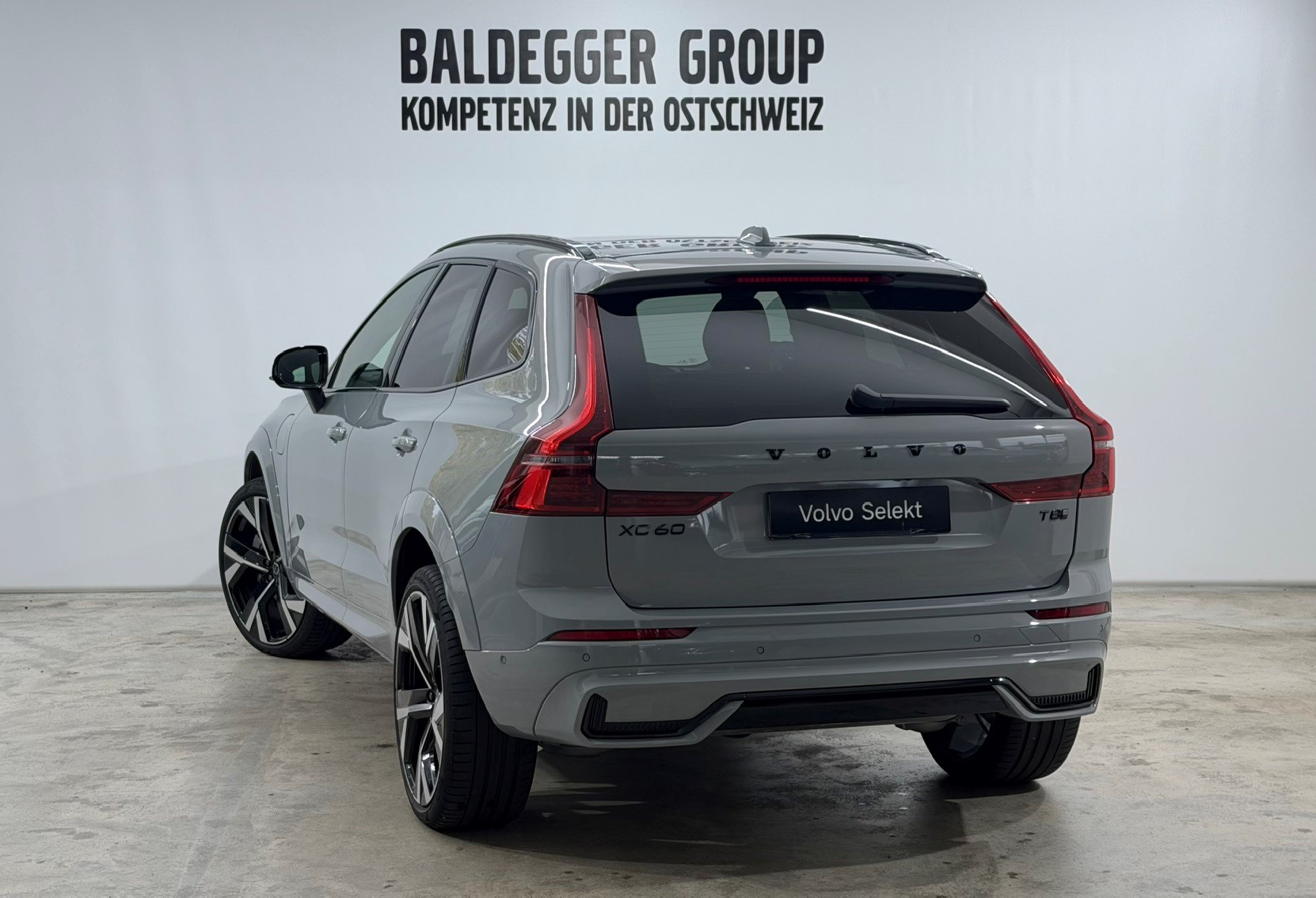 VOLVO XC60 2.0 T8 TE Black Edition e-showroom-element-1