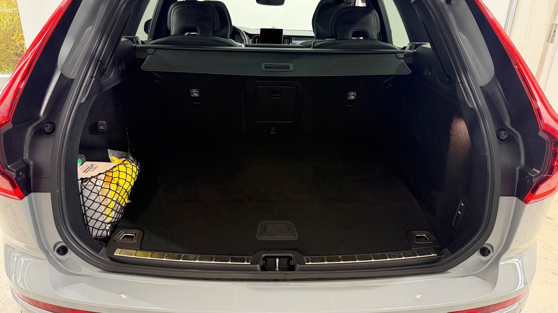 VOLVO XC60 2.0 T8 TE Black Edition e-image-12