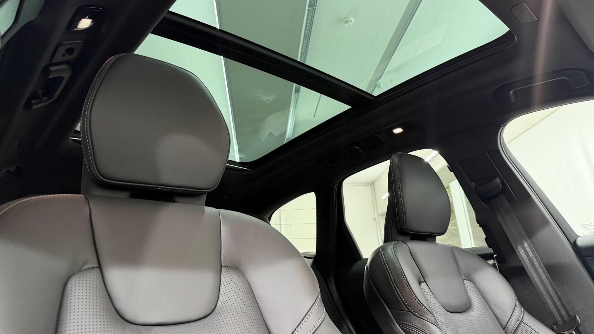 VOLVO XC60 2.0 T8 TE Black Edition e-image-14