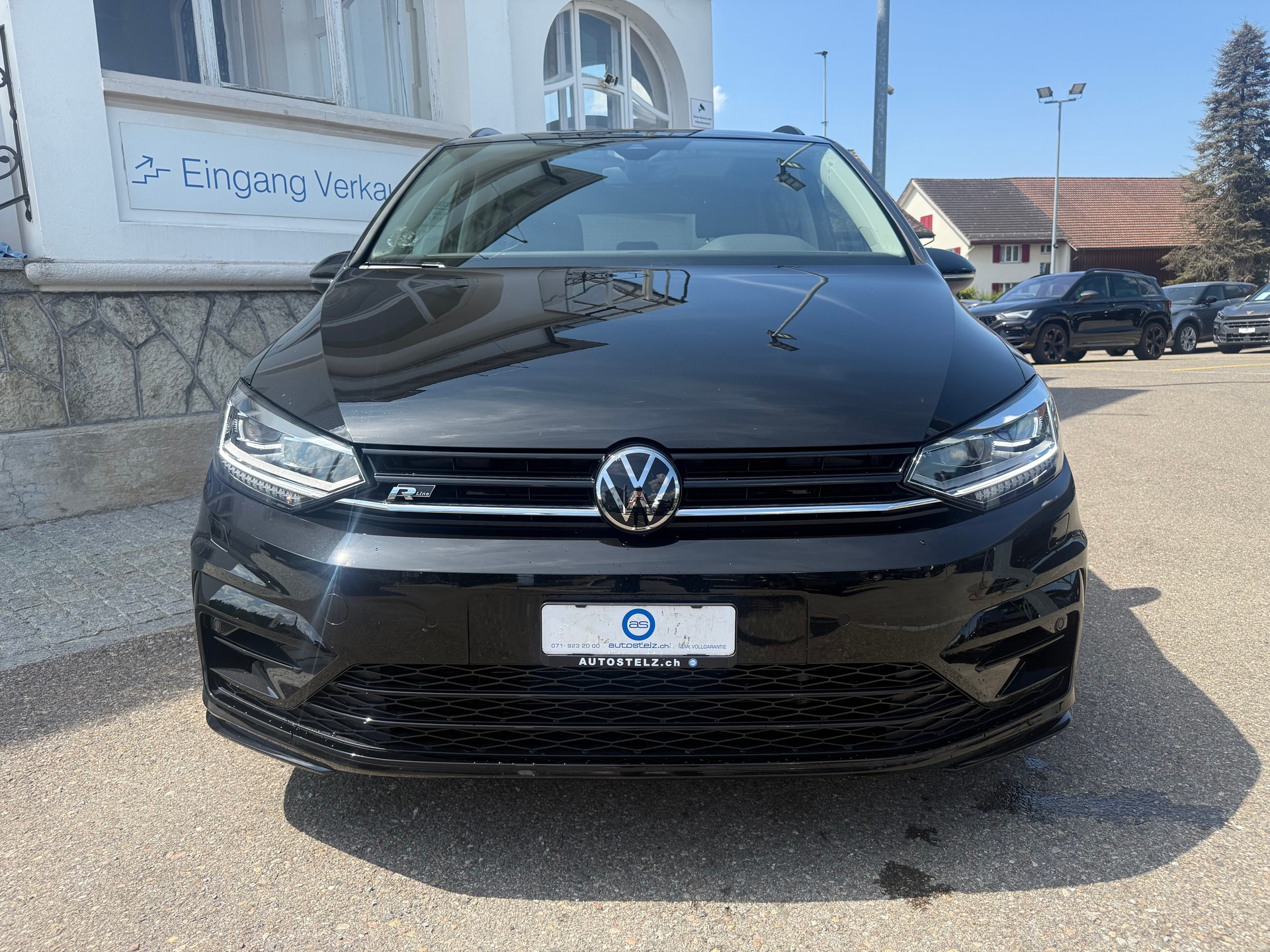 VW Touran 1.5 TSI Highline DSG R-LINE BLACK UND STYL / 48 MONATE WERK GARANTIE-showroom-element-2