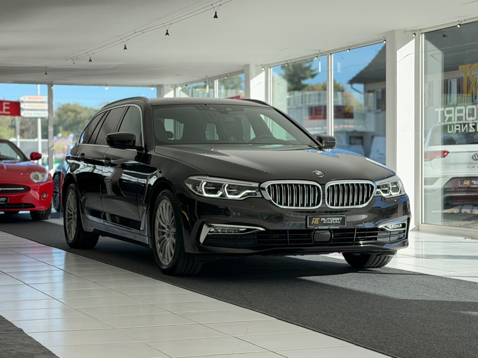 BMW 530 d xDrive Touring Luxury Line Steptronic **TOP Ausstattung**-showroom-element-2