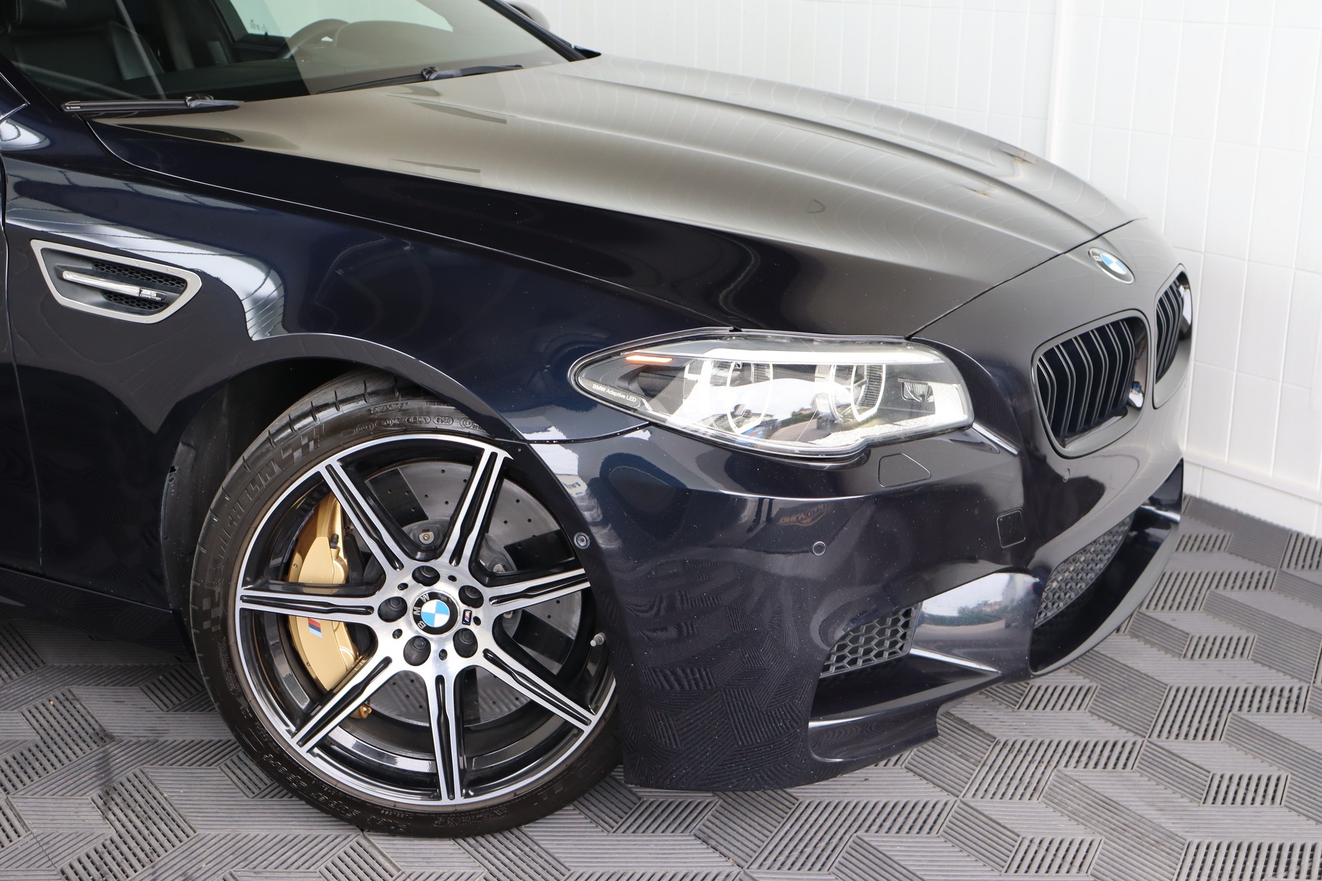BMW M5 DRIVELOGIC COMPETITION EDITION * 1/200 * CARBON INTERIOR & EXTERIOR * VOLLLEDER * BANG & OLUFSEN *-showroom-element-3