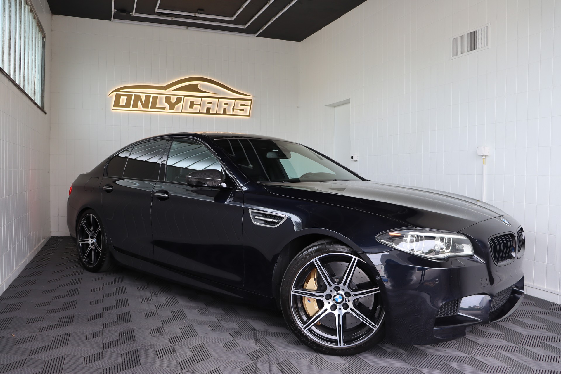 BMW M5 DRIVELOGIC COMPETITION EDITION * 1/200 * CARBON INTERIOR & EXTERIOR * VOLLLEDER * BANG & OLUFSEN *-showroom-element-2