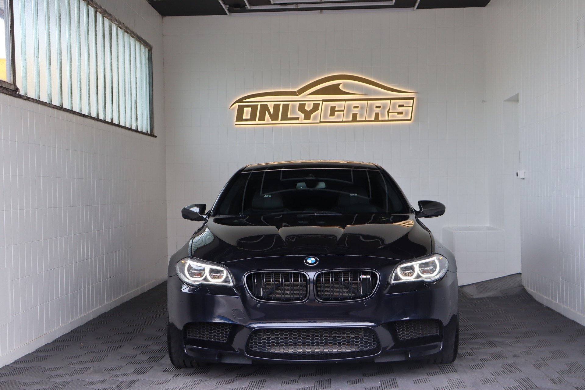 BMW M5 DRIVELOGIC COMPETITION EDITION * 1/200 * CARBON INTERIOR & EXTERIOR * VOLLLEDER * BANG & OLUFSEN *-showroom-element-1