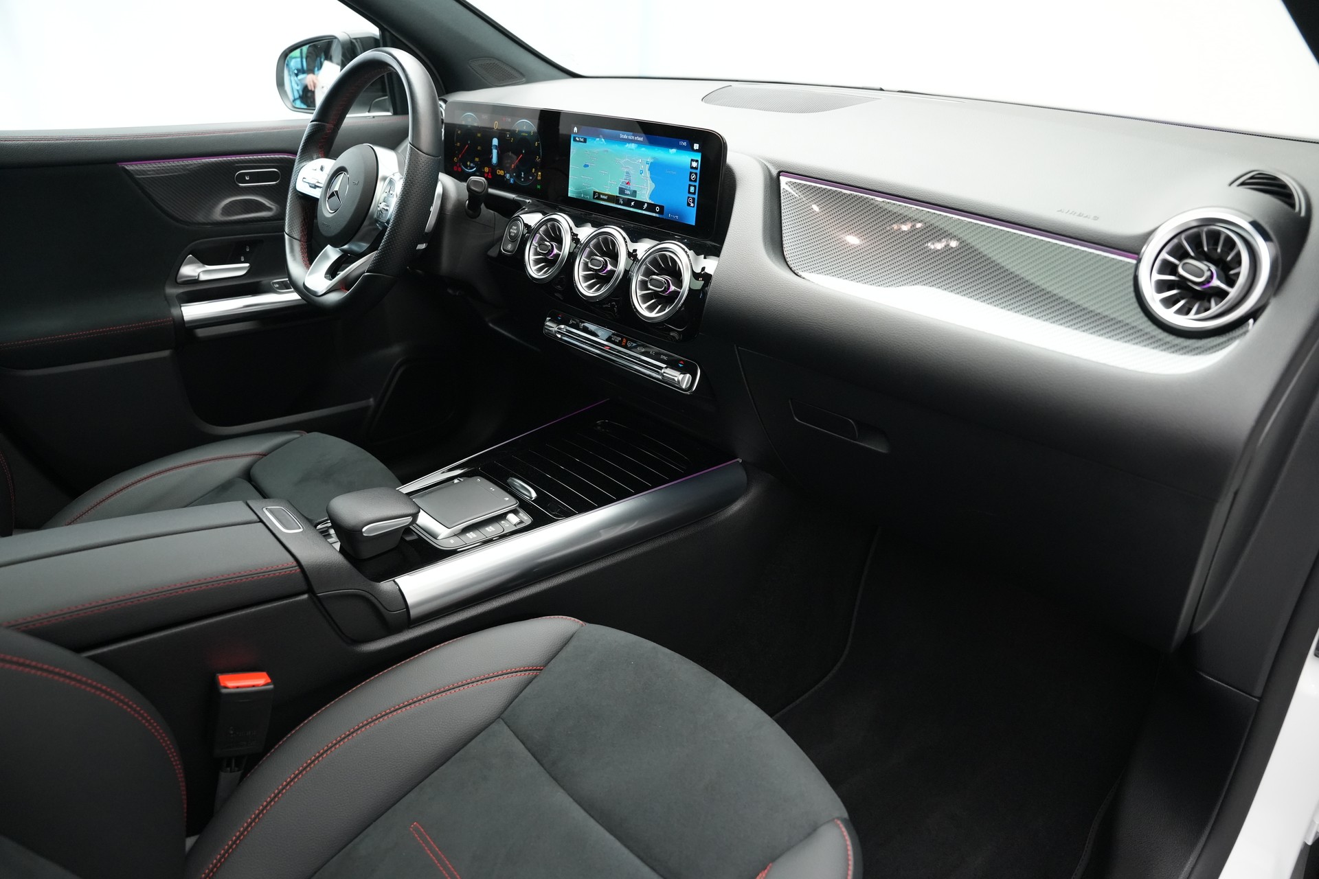 MERCEDES-BENZ GLA 250 4Matic AMG Line 8G-DCT *CH-Fahrzeug* *Panorama*-image-11