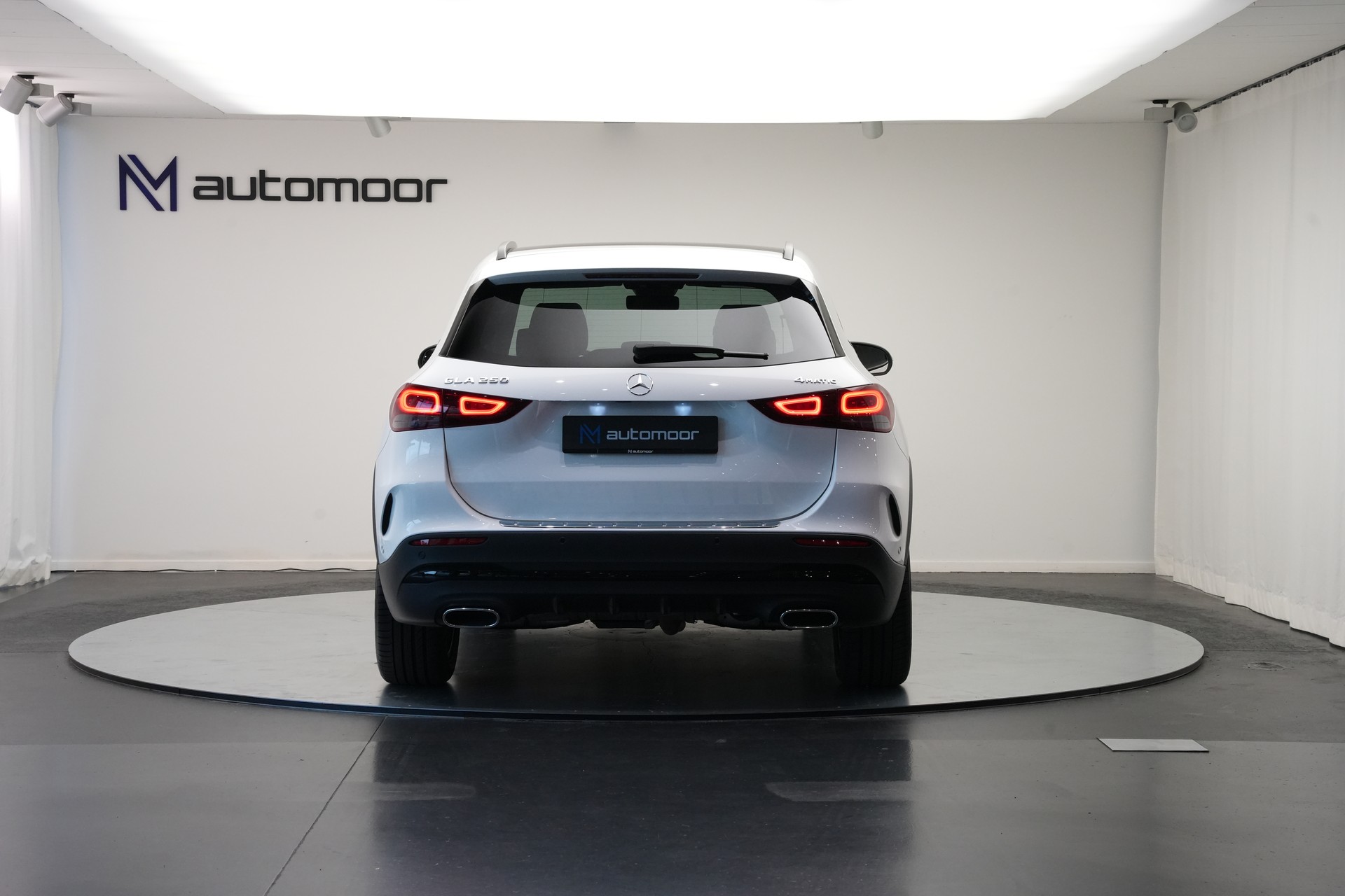 MERCEDES-BENZ GLA 250 4Matic AMG Line 8G-DCT *CH-Fahrzeug* *Panorama*-image-5