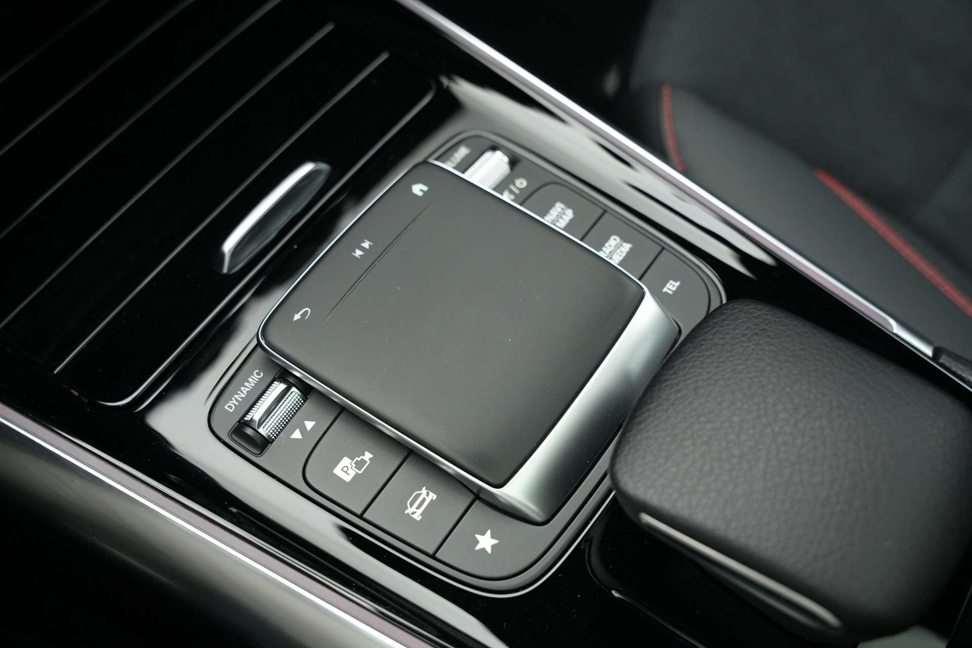 MERCEDES-BENZ GLA 250 4Matic AMG Line 8G-DCT *CH-Fahrzeug* *Panorama*-image-30