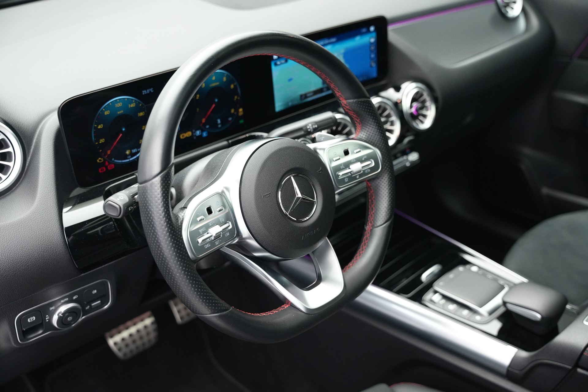 MERCEDES-BENZ GLA 250 4Matic AMG Line 8G-DCT *CH-Fahrzeug* *Panorama*-image-24