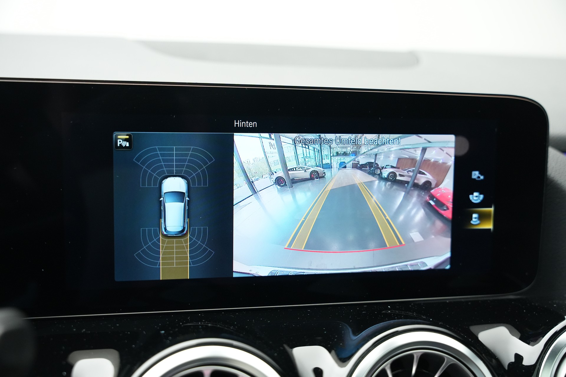 MERCEDES-BENZ GLA 250 4Matic AMG Line 8G-DCT *CH-Fahrzeug* *Panorama*-image-18