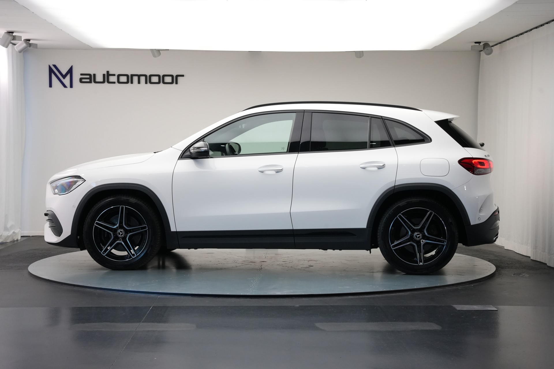MERCEDES-BENZ GLA 250 4Matic AMG Line 8G-DCT *CH-Fahrzeug* *Panorama*-image-7