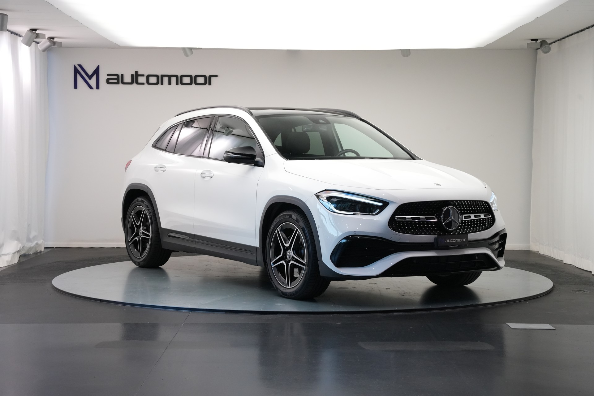 MERCEDES-BENZ GLA 250 4Matic AMG Line 8G-DCT *CH-Fahrzeug* *Panorama*-showroom-element-2