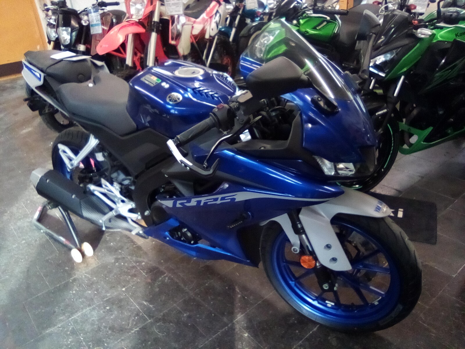 YAMAHA YZF-R 125 ABS-image-1