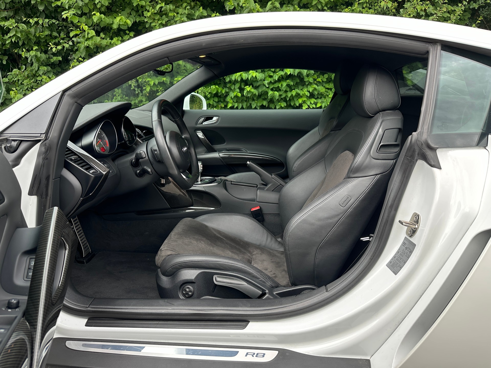 AUDI R8 Coupé 4.2-image-10