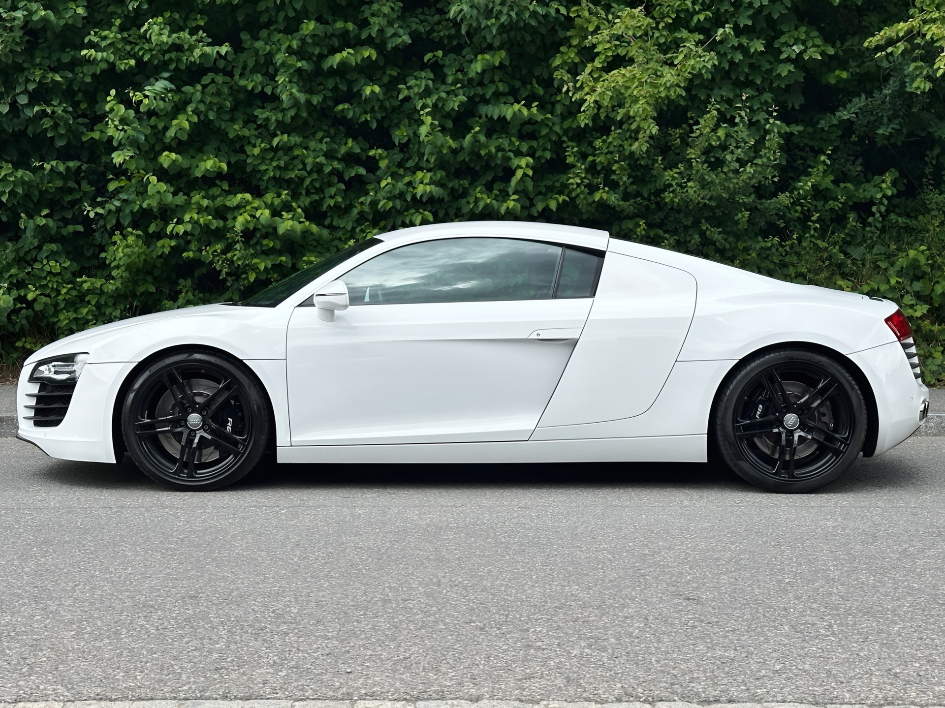 AUDI R8 Coupé 4.2-showroom-element-2