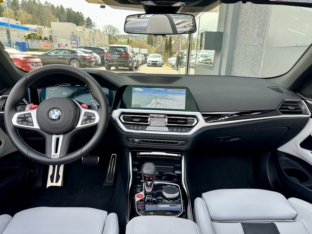 BMW M4 Cabrio Competition M xDrive-image-12