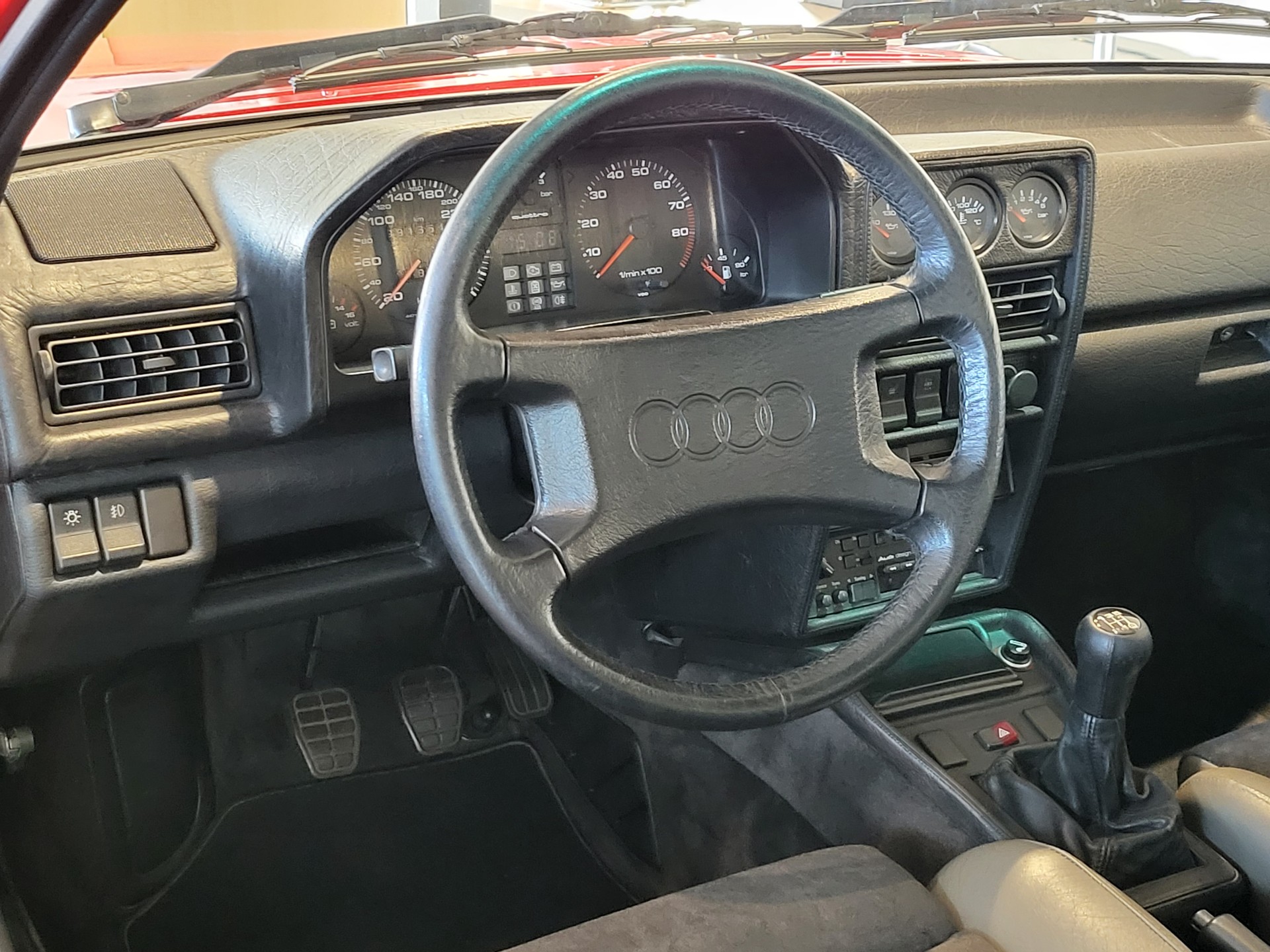 AUDI Sport quattro-image-13