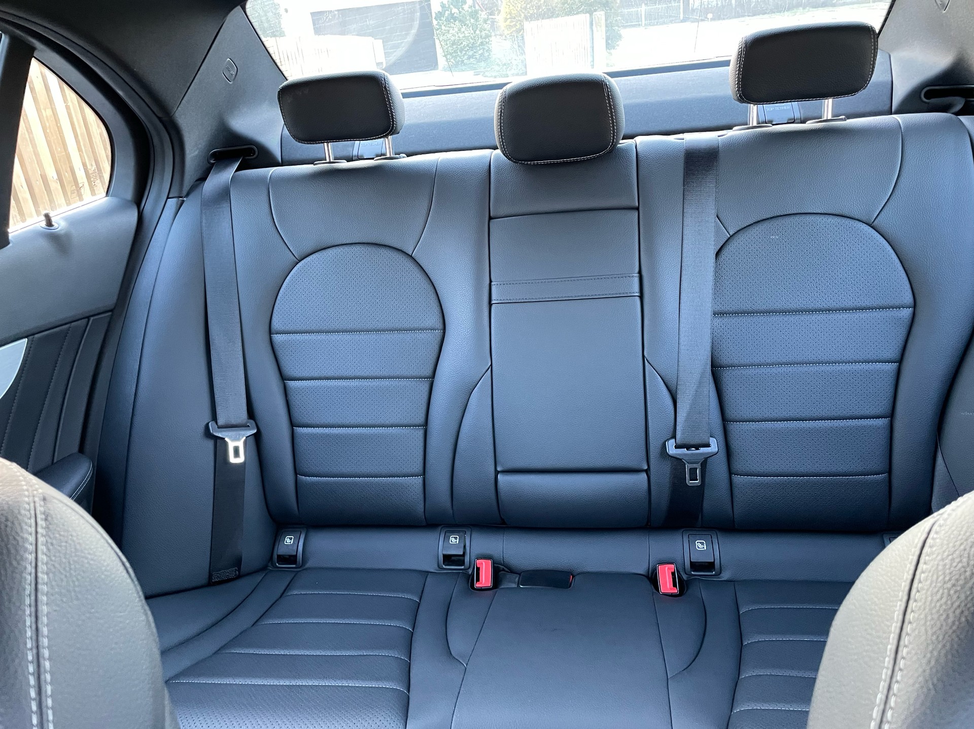 MERCEDES-BENZ C 250 d AMG Line 9G-Tronic-image-4