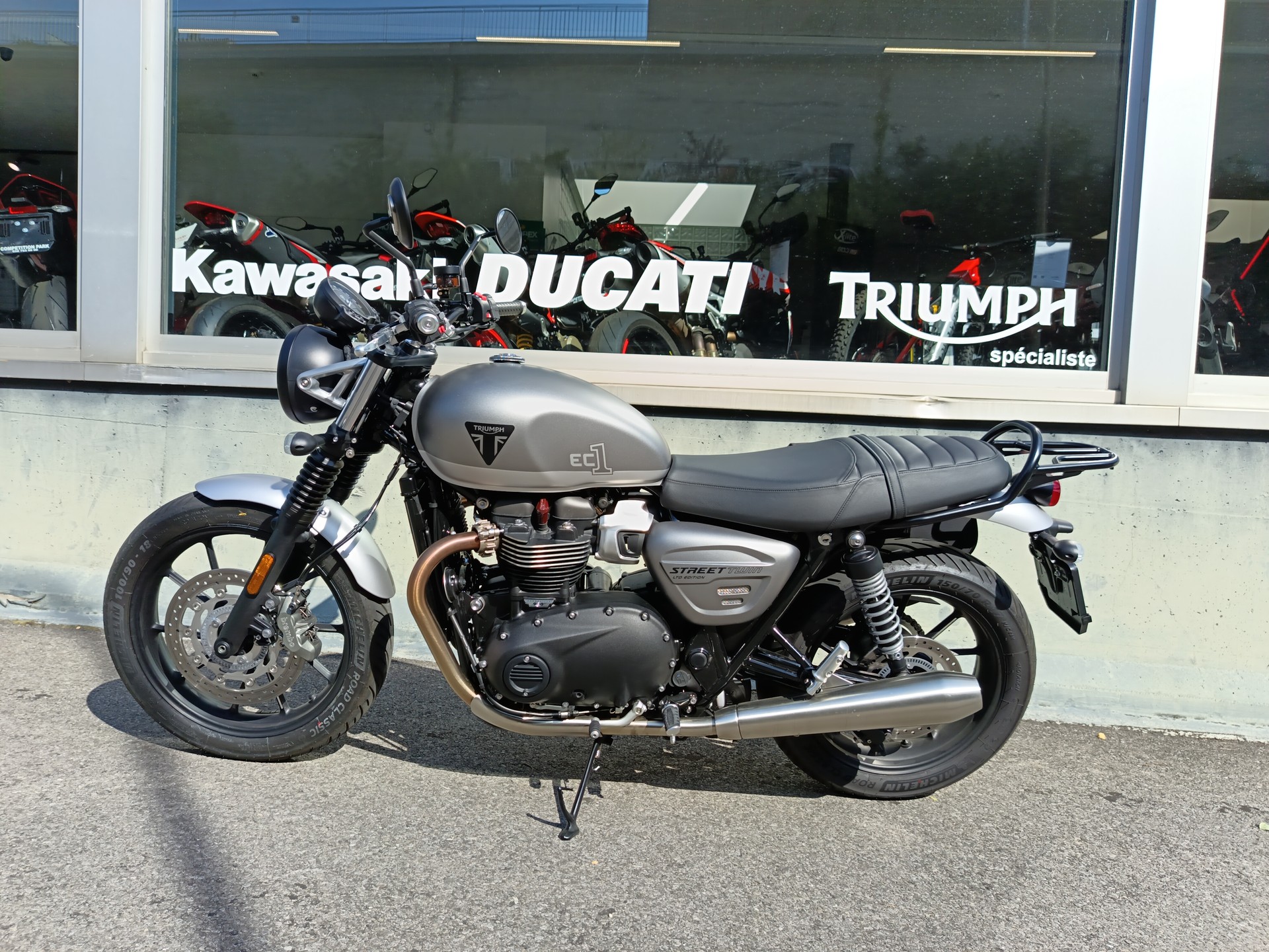 TRIUMPH Street Twin 900 Special Edition-image-1