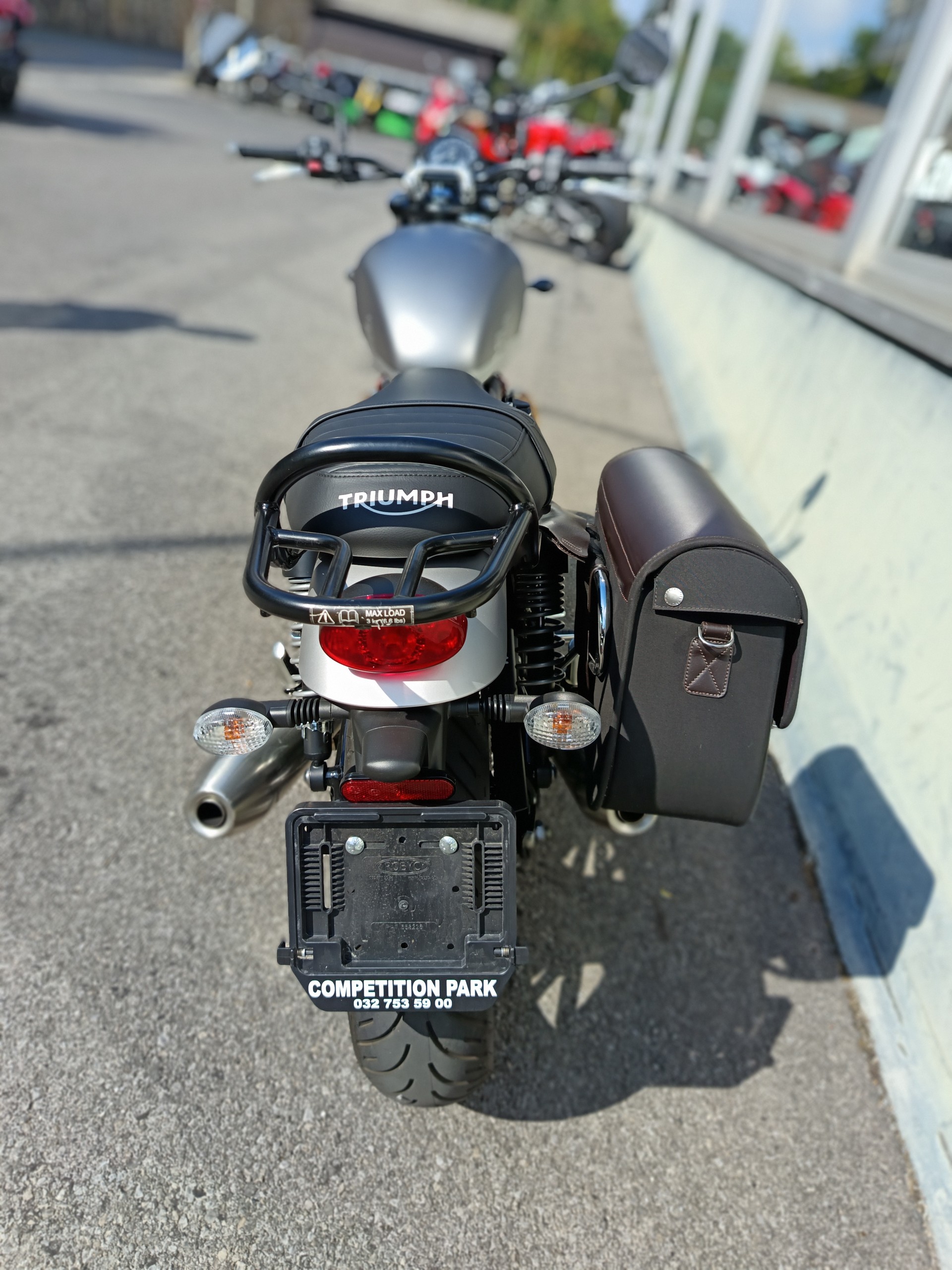TRIUMPH Street Twin 900 Special Edition-image-4