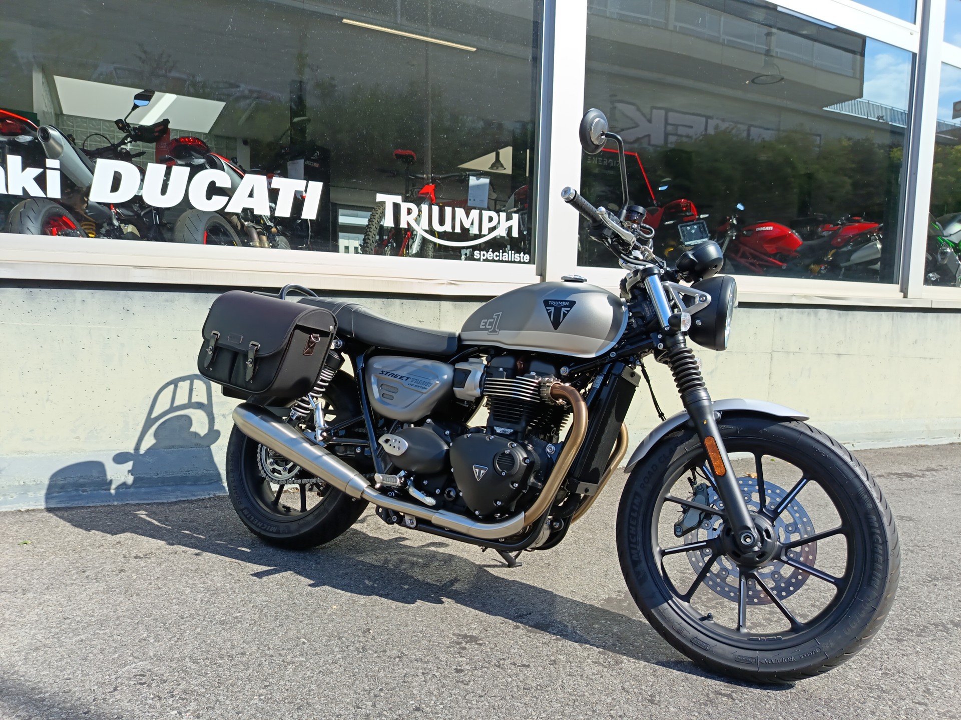 TRIUMPH Street Twin 900 Special Edition-image-2