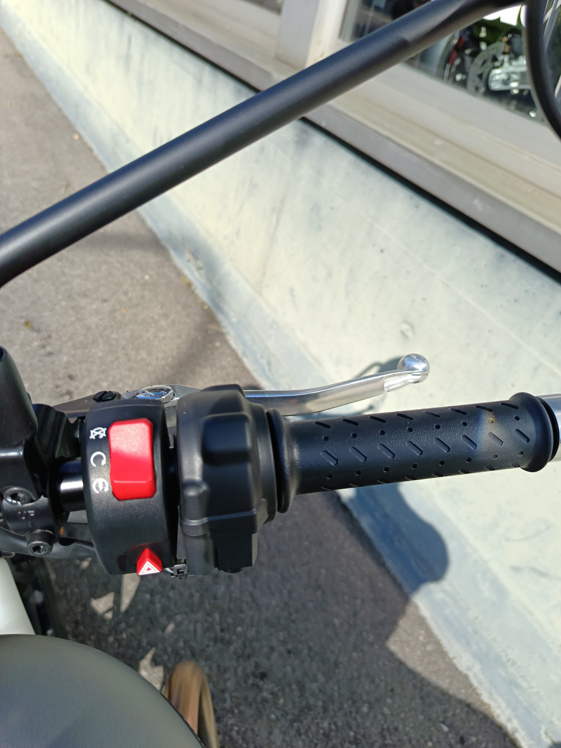 TRIUMPH Street Twin 900 Special Edition-image-7
