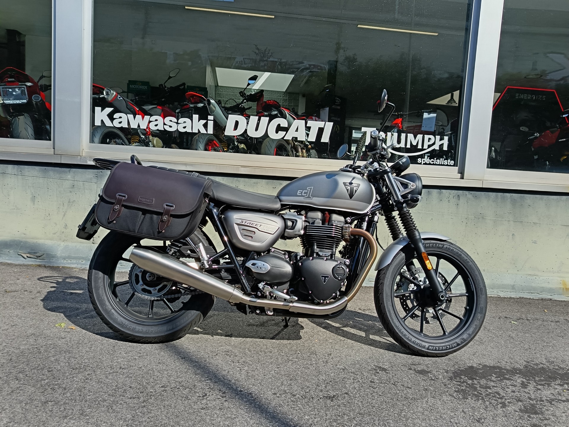 TRIUMPH Street Twin 900 Special Edition-image-0