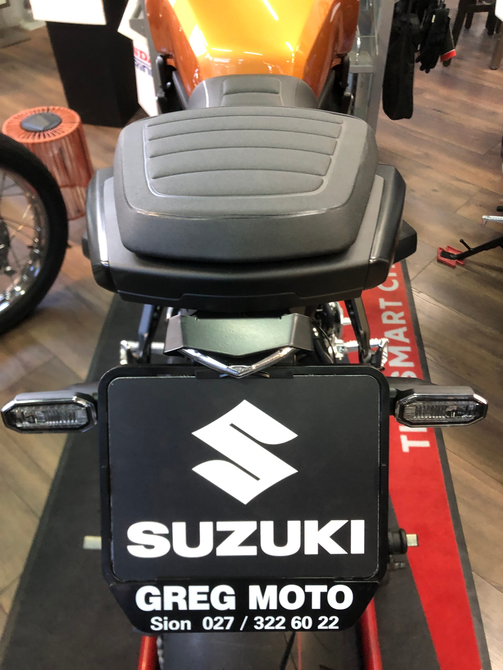SUZUKI GSX-8T