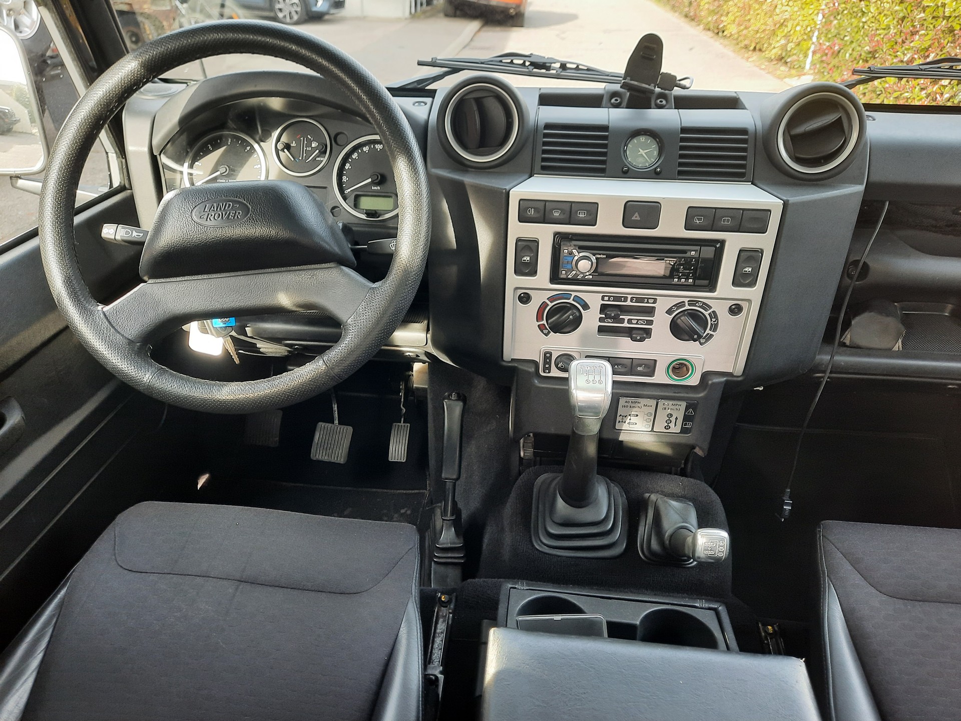 LAND ROVER Defender 90 SW 2.4Tdc SVX-image-8