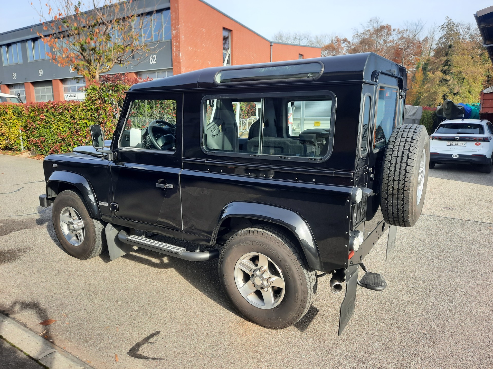 LAND ROVER Defender 90 SW 2.4Tdc SVX-image-7