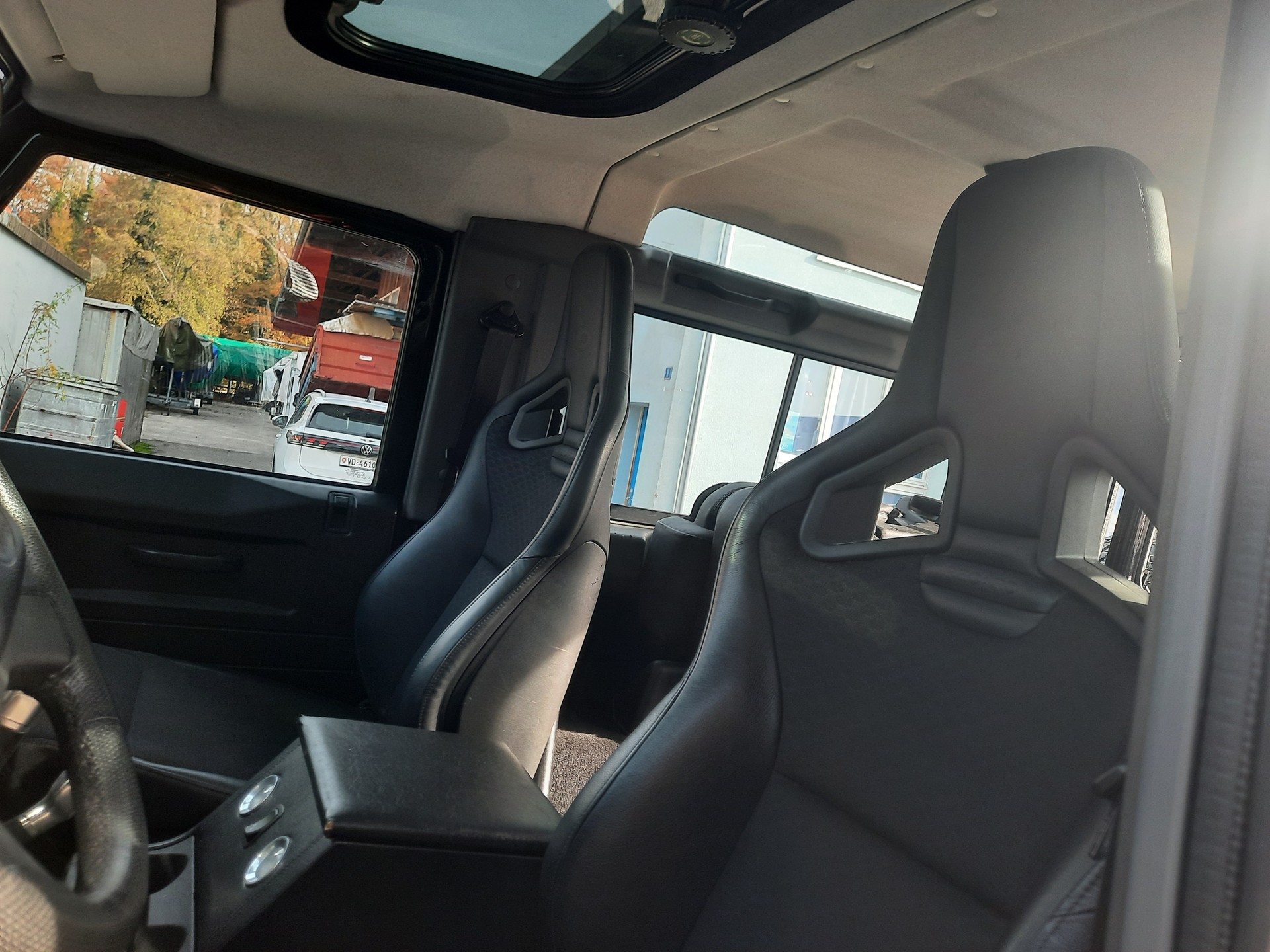 LAND ROVER Defender 90 SW 2.4Tdc SVX-image-13