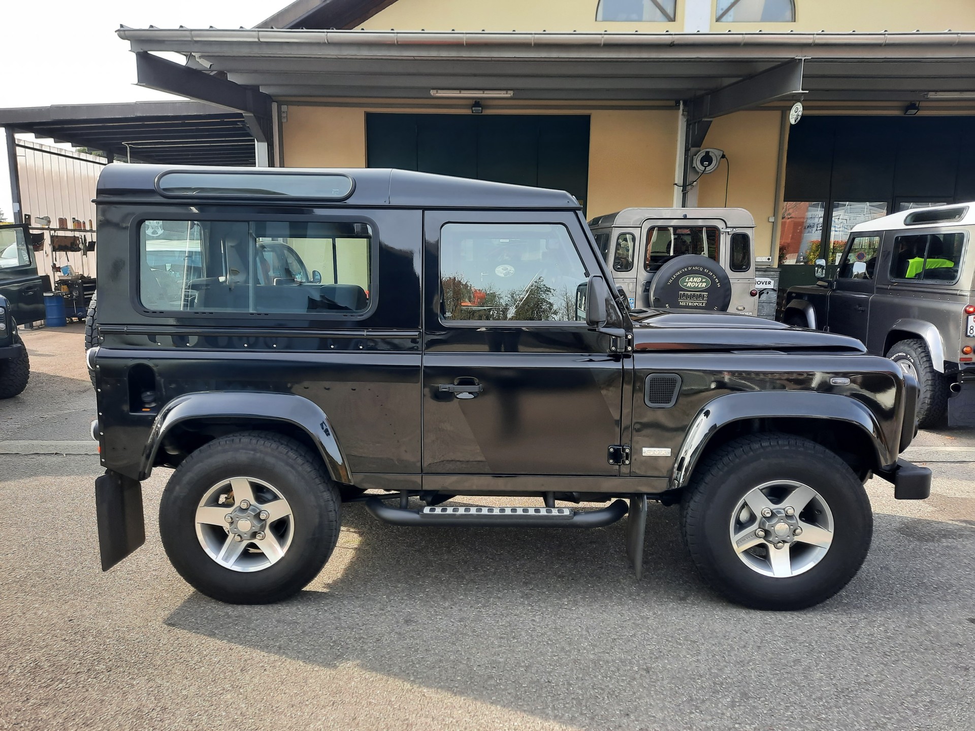 LAND ROVER Defender 90 SW 2.4Tdc SVX-image-3