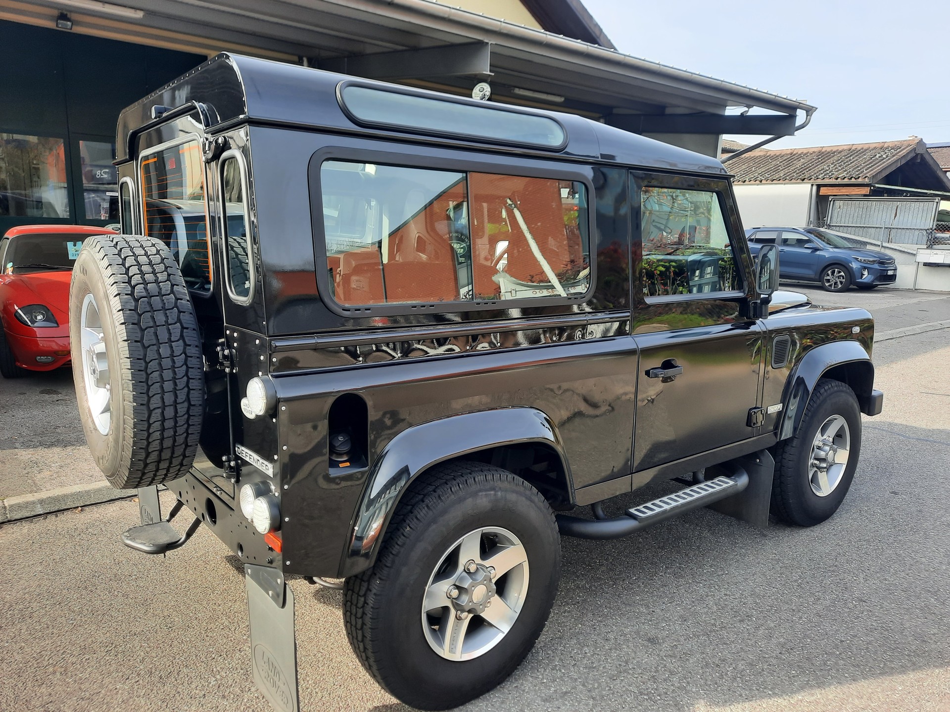 LAND ROVER Defender 90 SW 2.4Tdc SVX-image-2