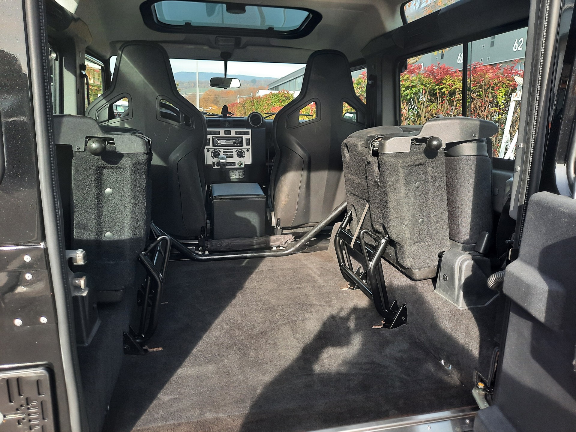 LAND ROVER Defender 90 SW 2.4Tdc SVX-image-12
