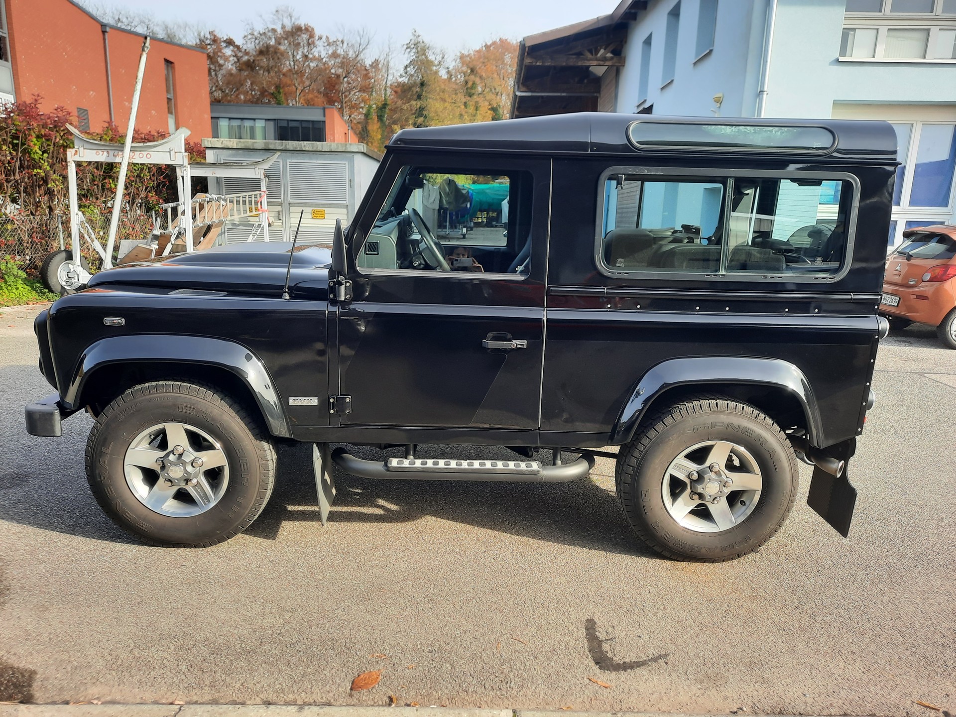 LAND ROVER Defender 90 SW 2.4Tdc SVX-image-5