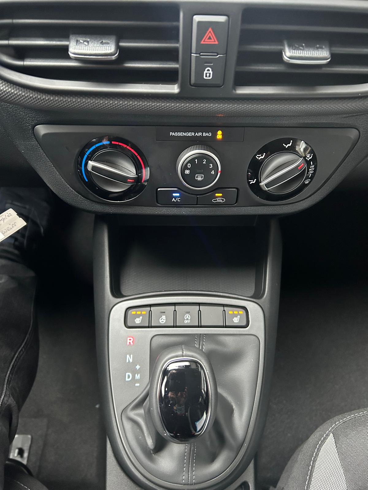 HYUNDAI i10 1.2 Amplia-image-9