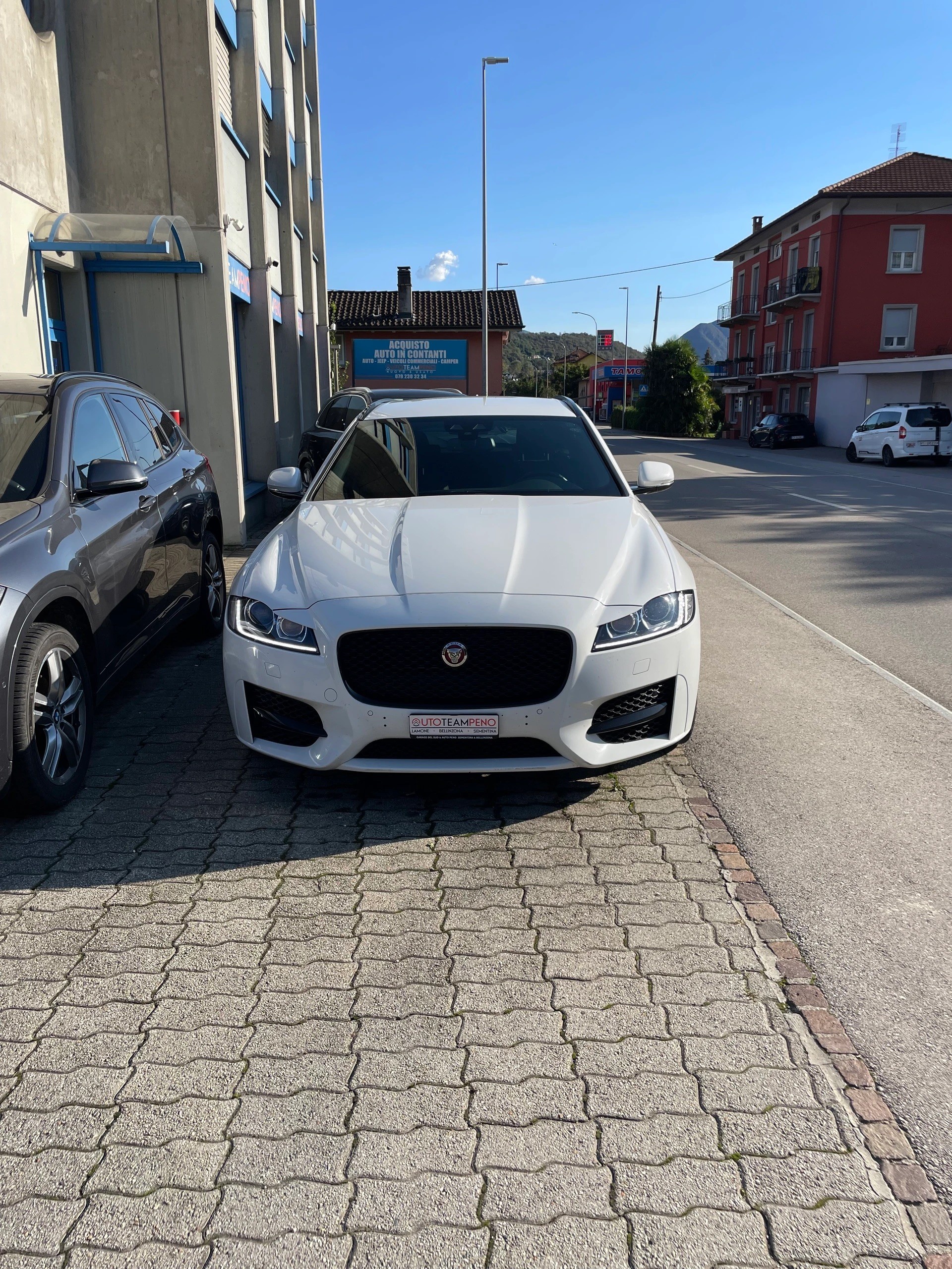 JAGUAR XF Sportbrake 240 R-Sport AWD Automatic-image-1