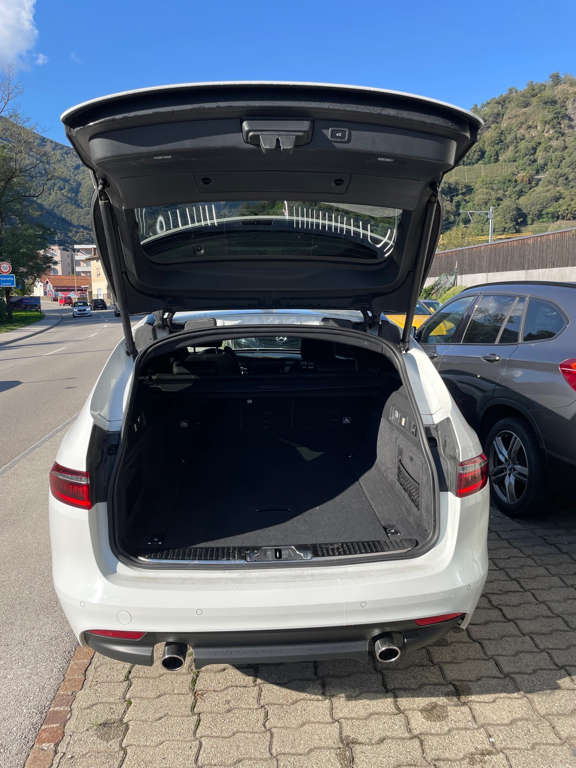 JAGUAR XF Sportbrake 240 R-Sport AWD Automatic-image-6