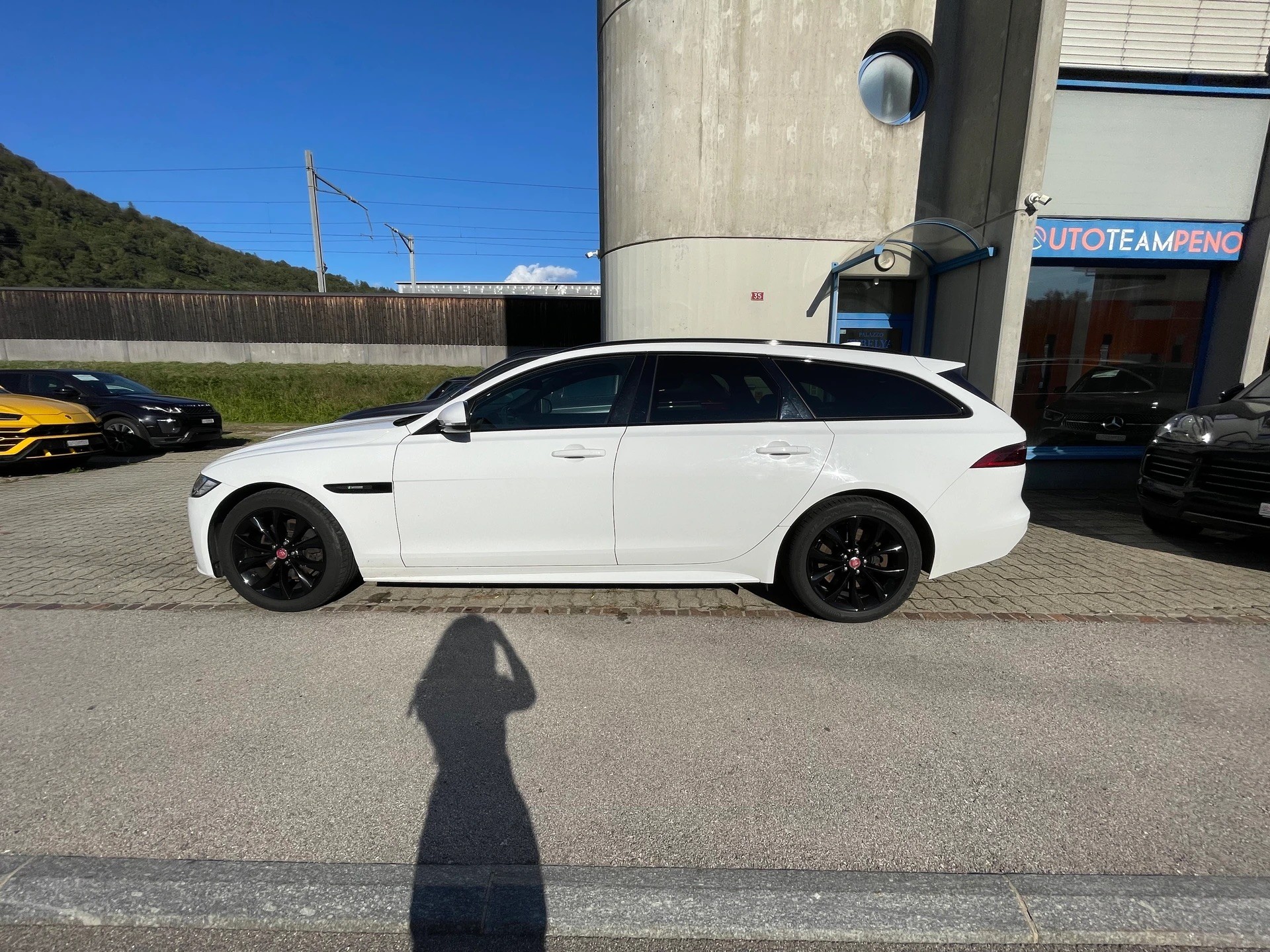 JAGUAR XF Sportbrake 240 R-Sport AWD Automatic-image-3