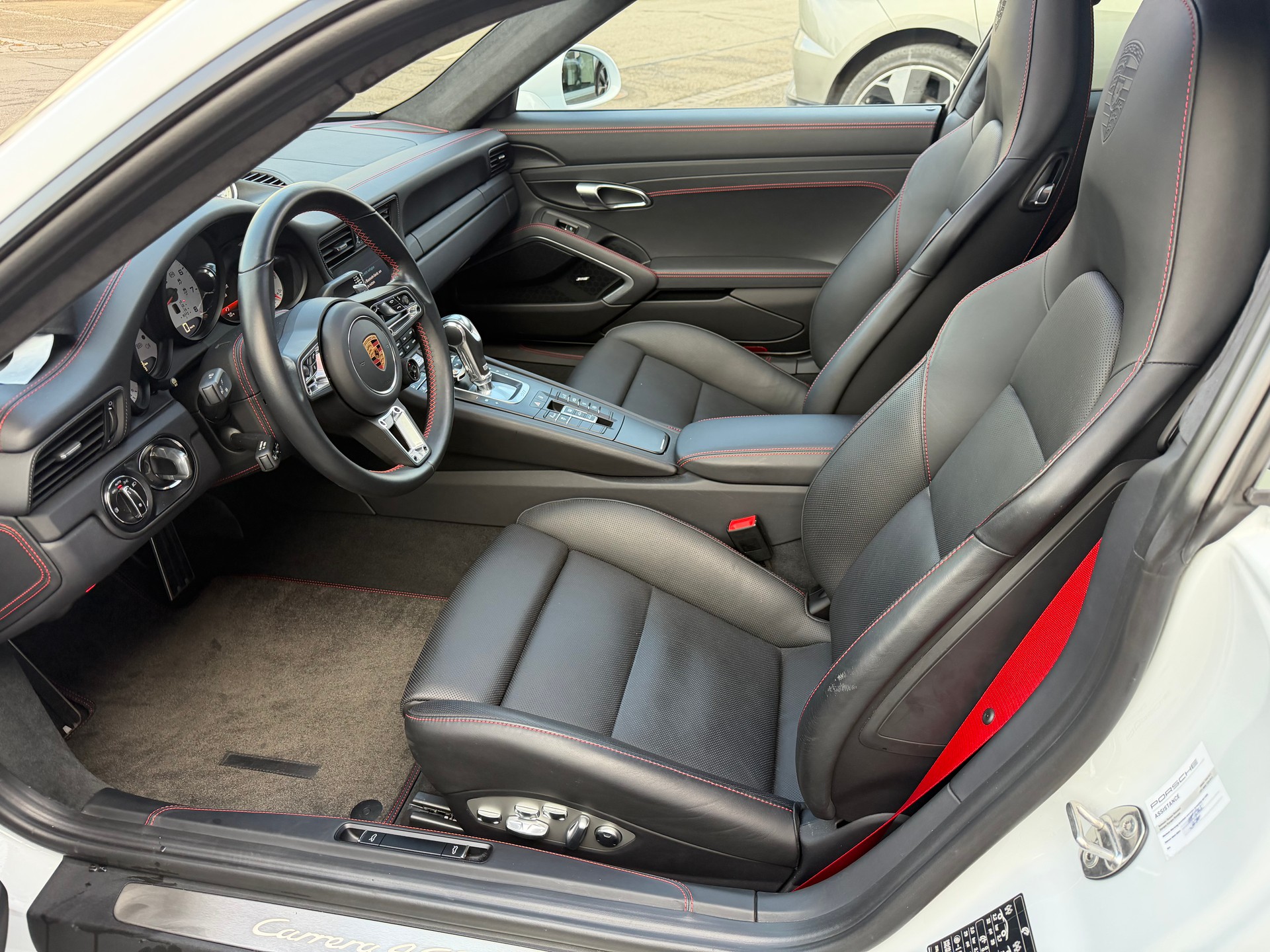 PORSCHE 911 Carrera 4 GTS PDK-image-8