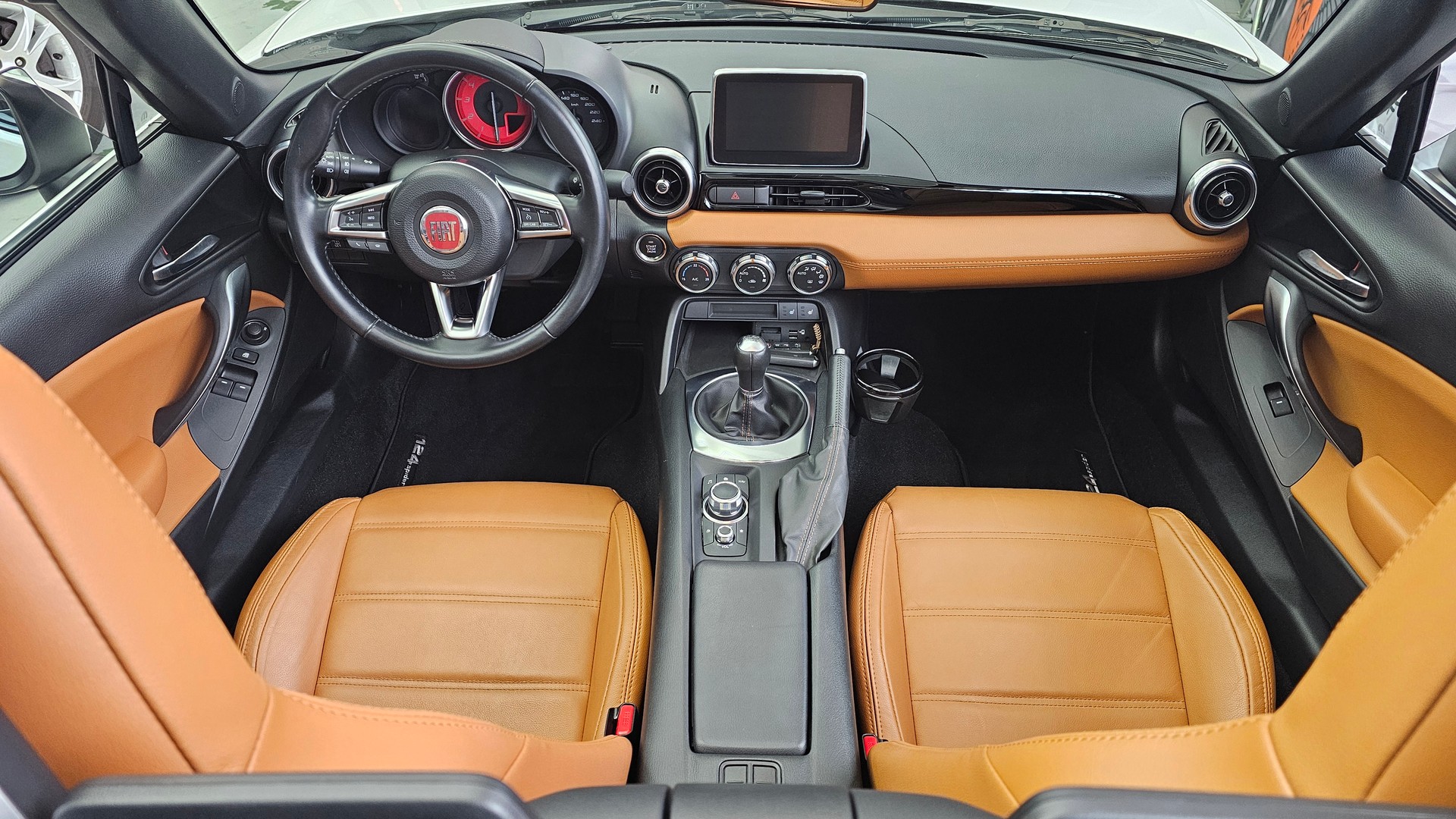FIAT 124 Spider 1.4 TB Lusso-image-8