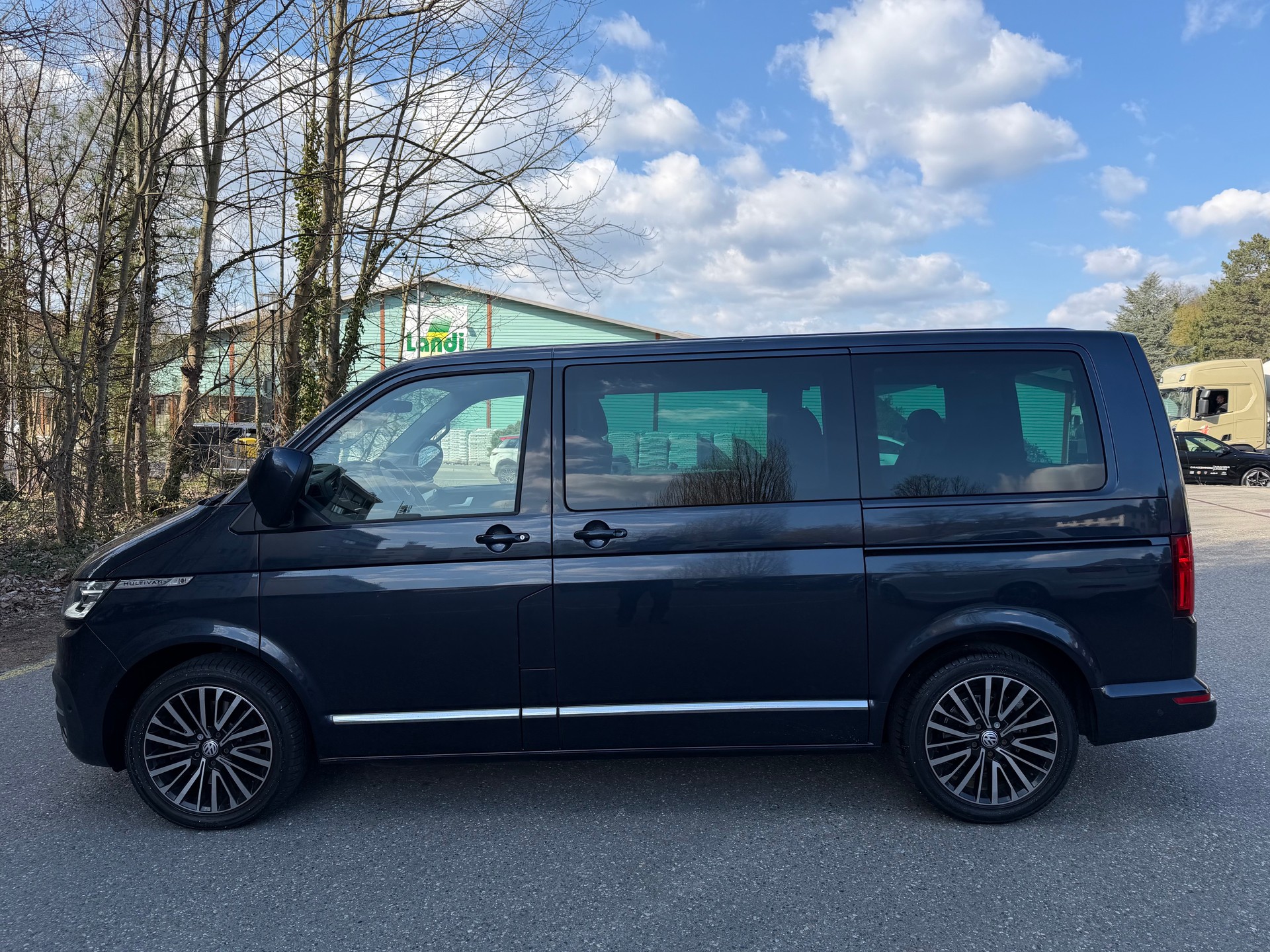 VW T6.1 Multivan 2.0 Bi-TDI Generation Six 4Motion DSG-showroom-element-1