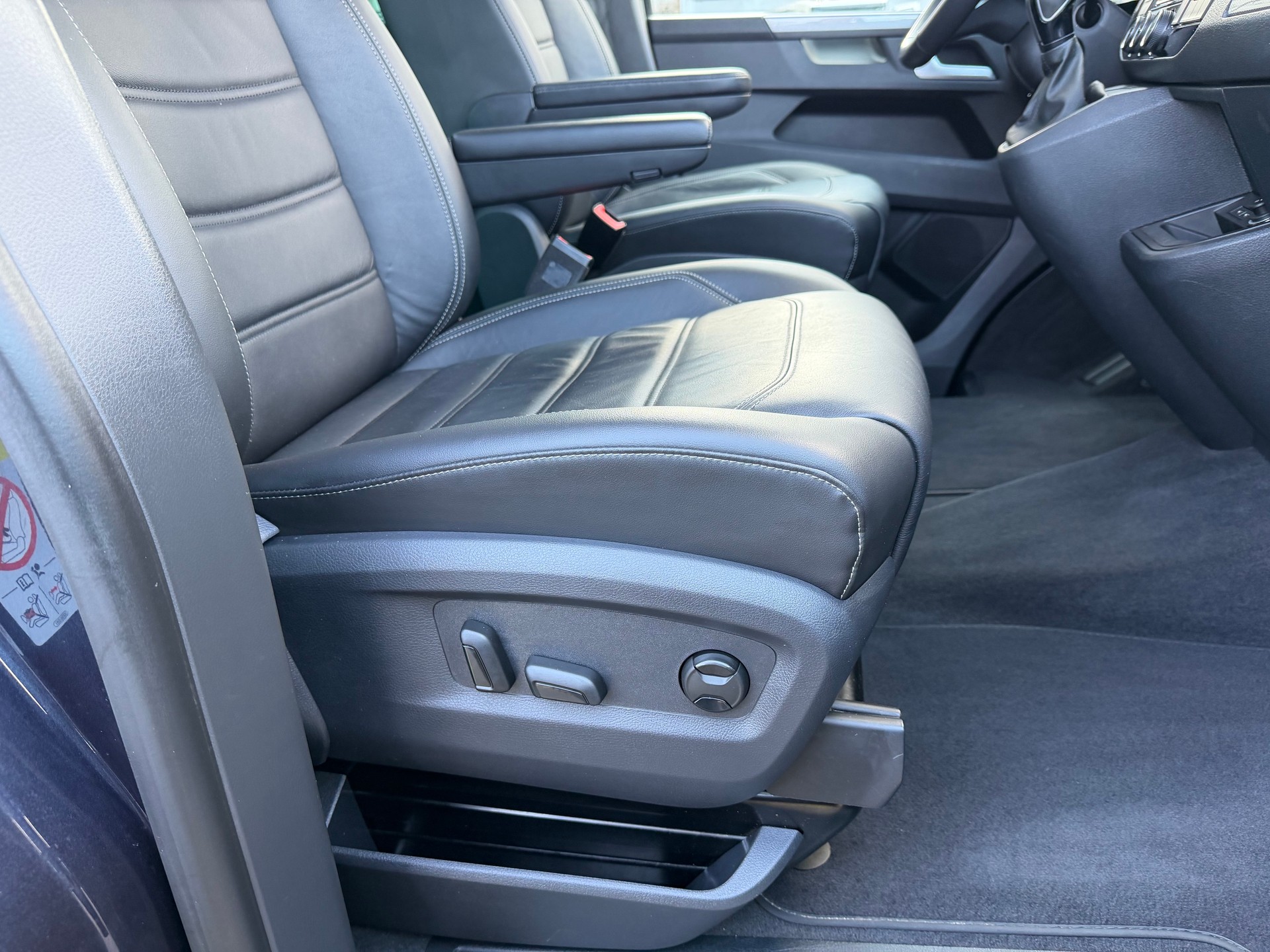 VW T6.1 Multivan 2.0 Bi-TDI Generation Six 4Motion DSG-image-14