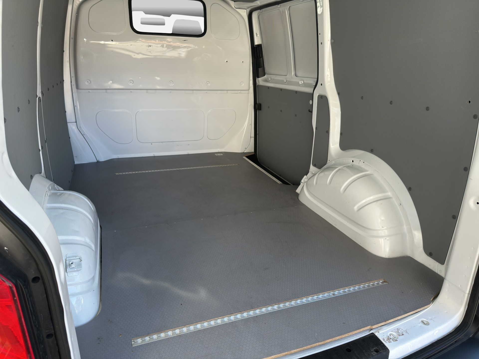 VW T6.1 2.0 TDI Entry-image-16