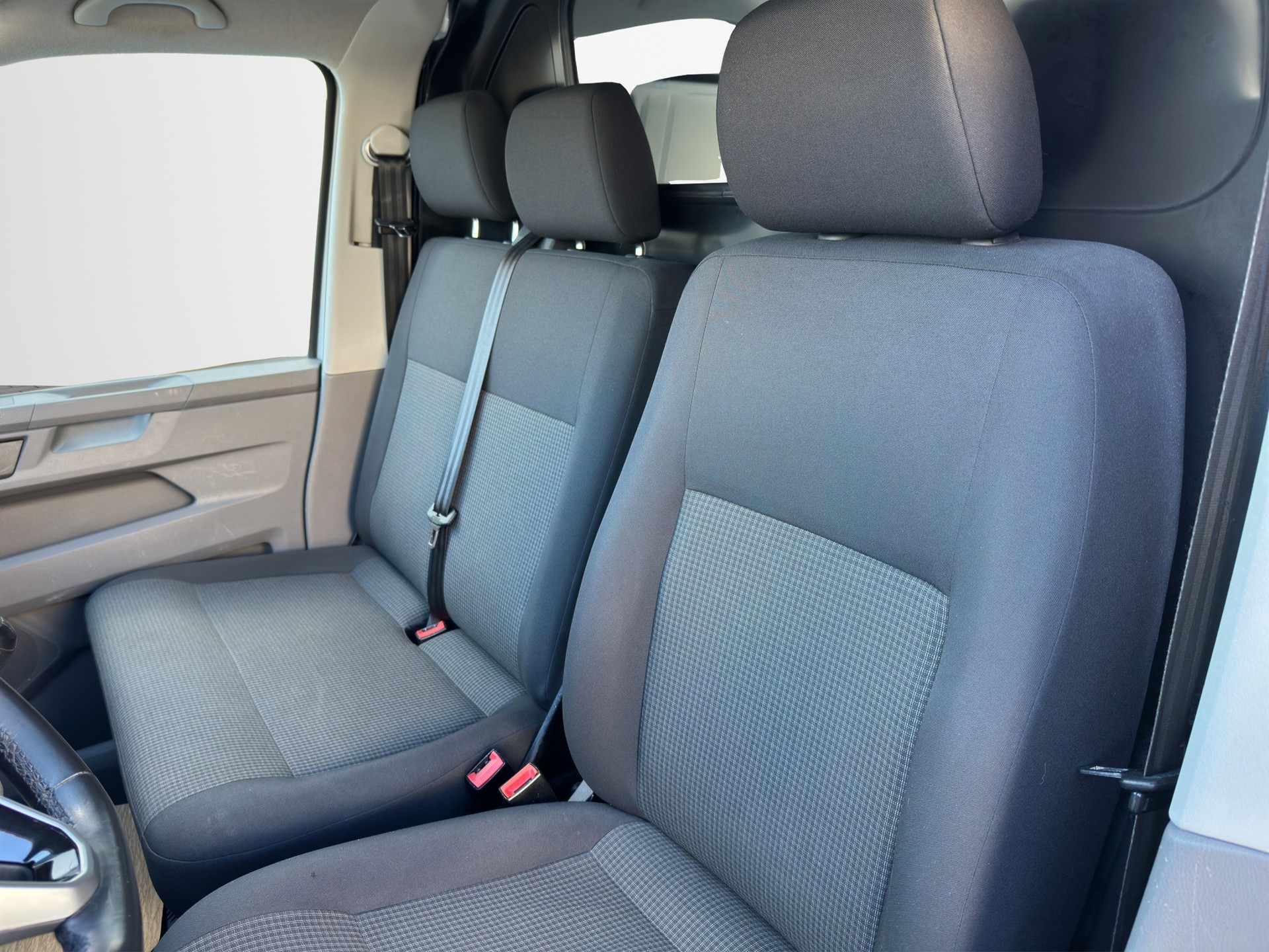VW T6.1 2.0 TDI Entry-image-8