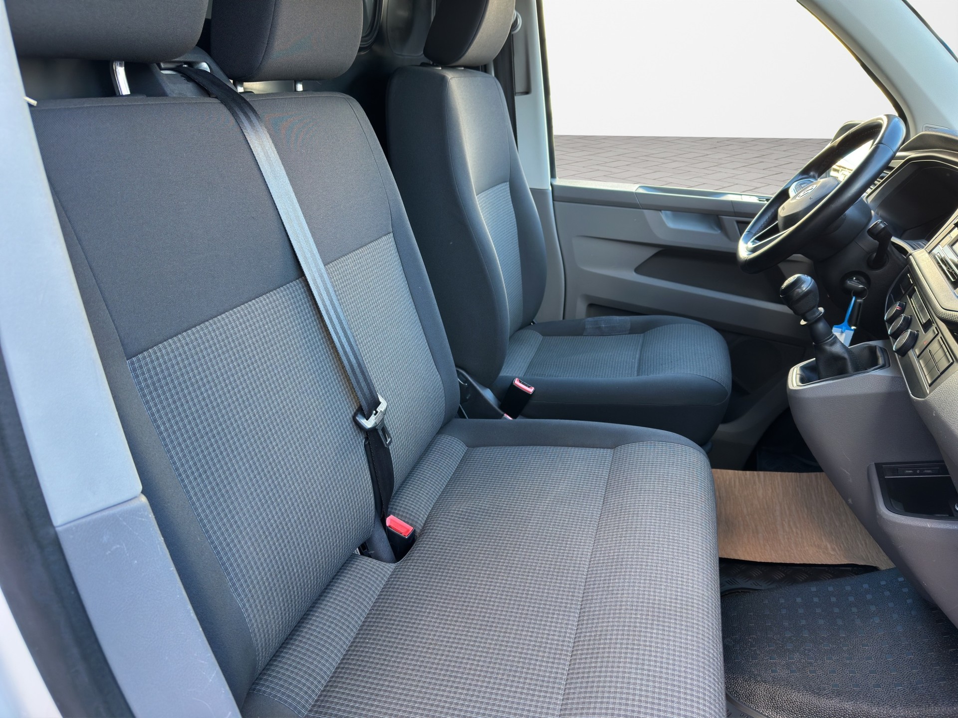 VW T6.1 2.0 TDI Entry-image-14