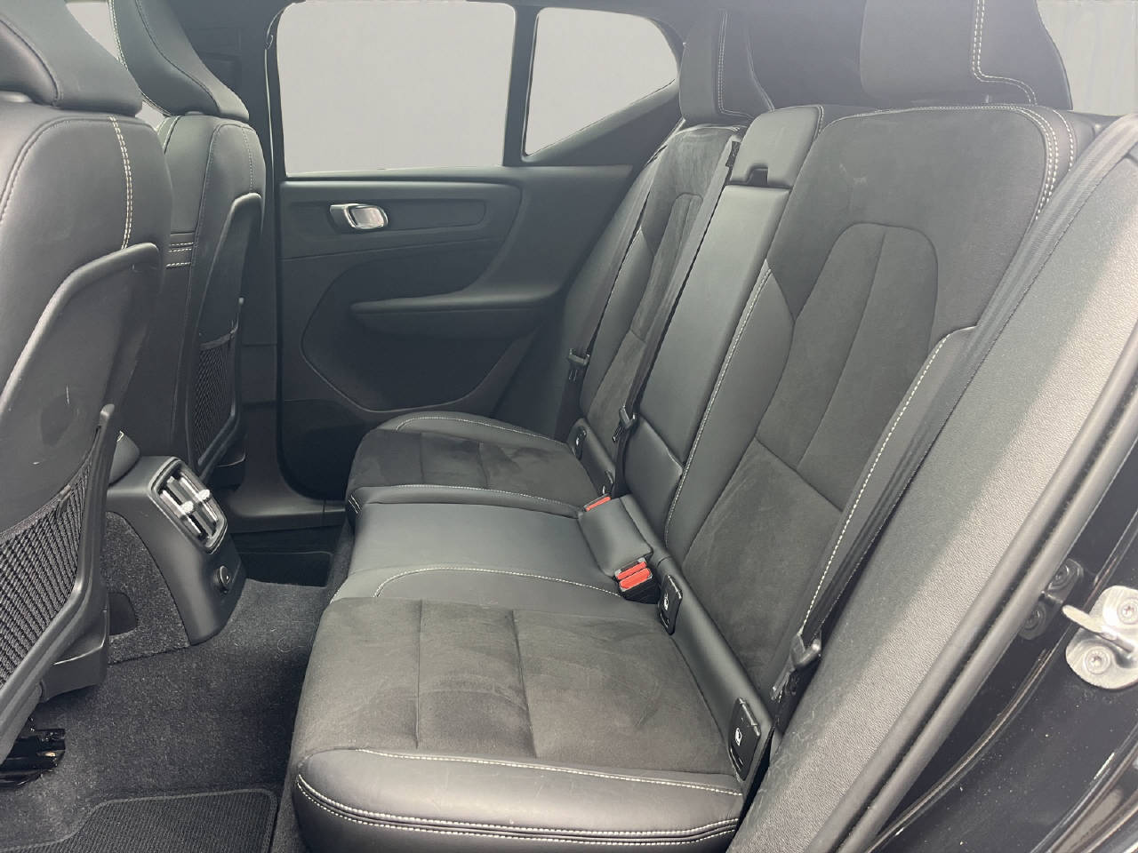 VOLVO XC40 1.5 T5 PiH R-Design-image-10