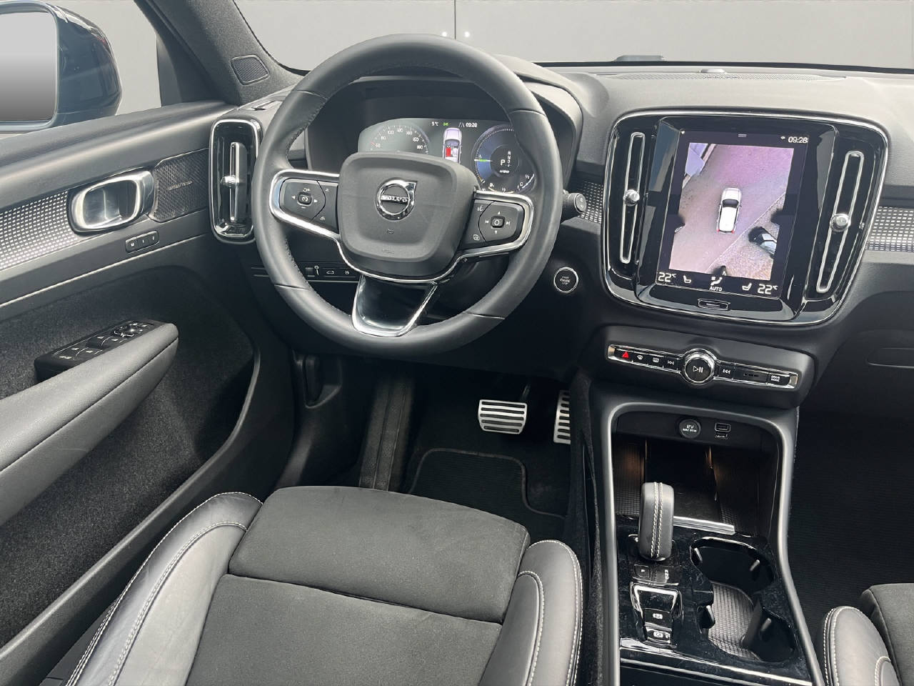 VOLVO XC40 1.5 T5 PiH R-Design-image-13