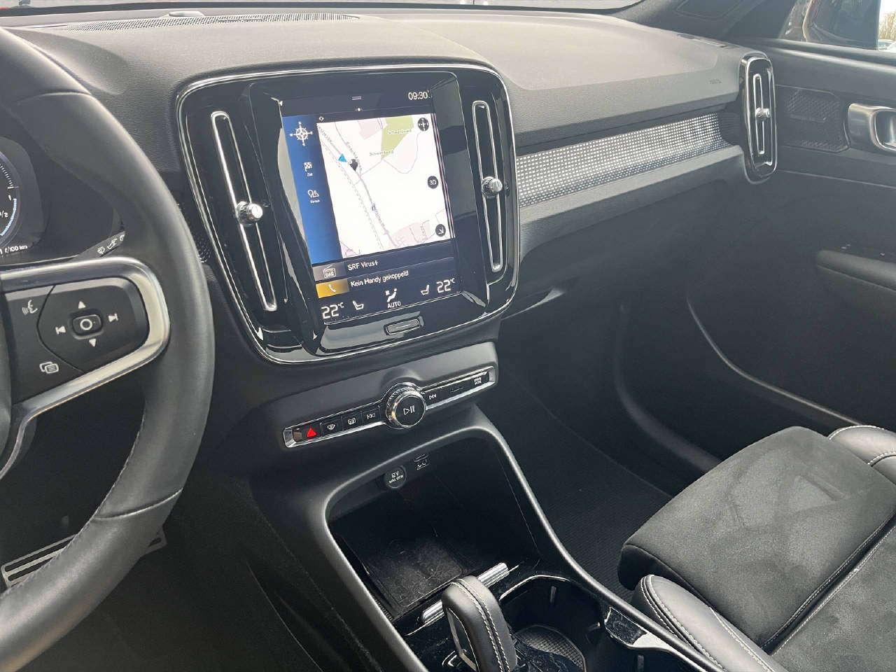 VOLVO XC40 1.5 T5 PiH R-Design-image-14
