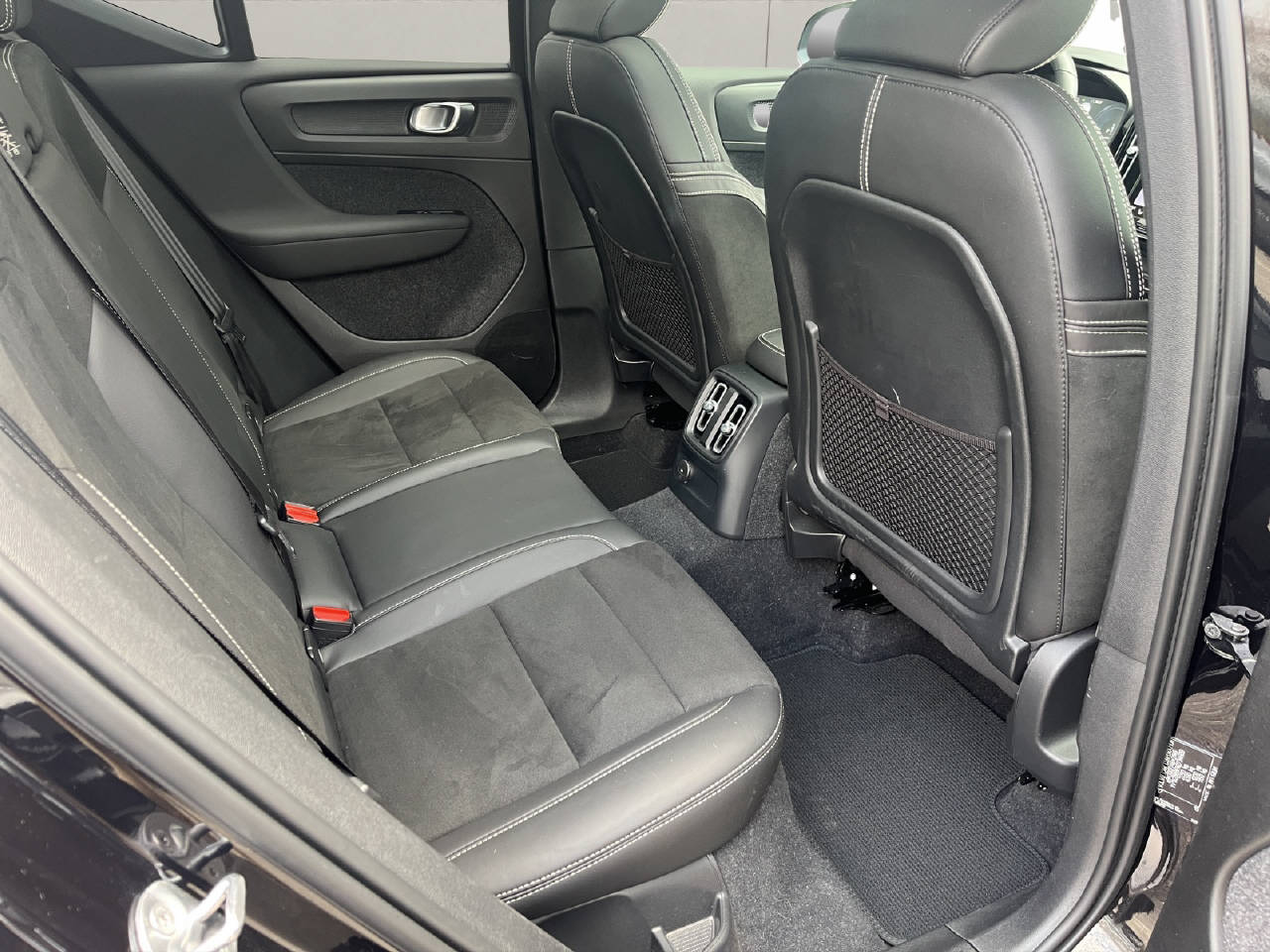 VOLVO XC40 1.5 T5 PiH R-Design-image-12